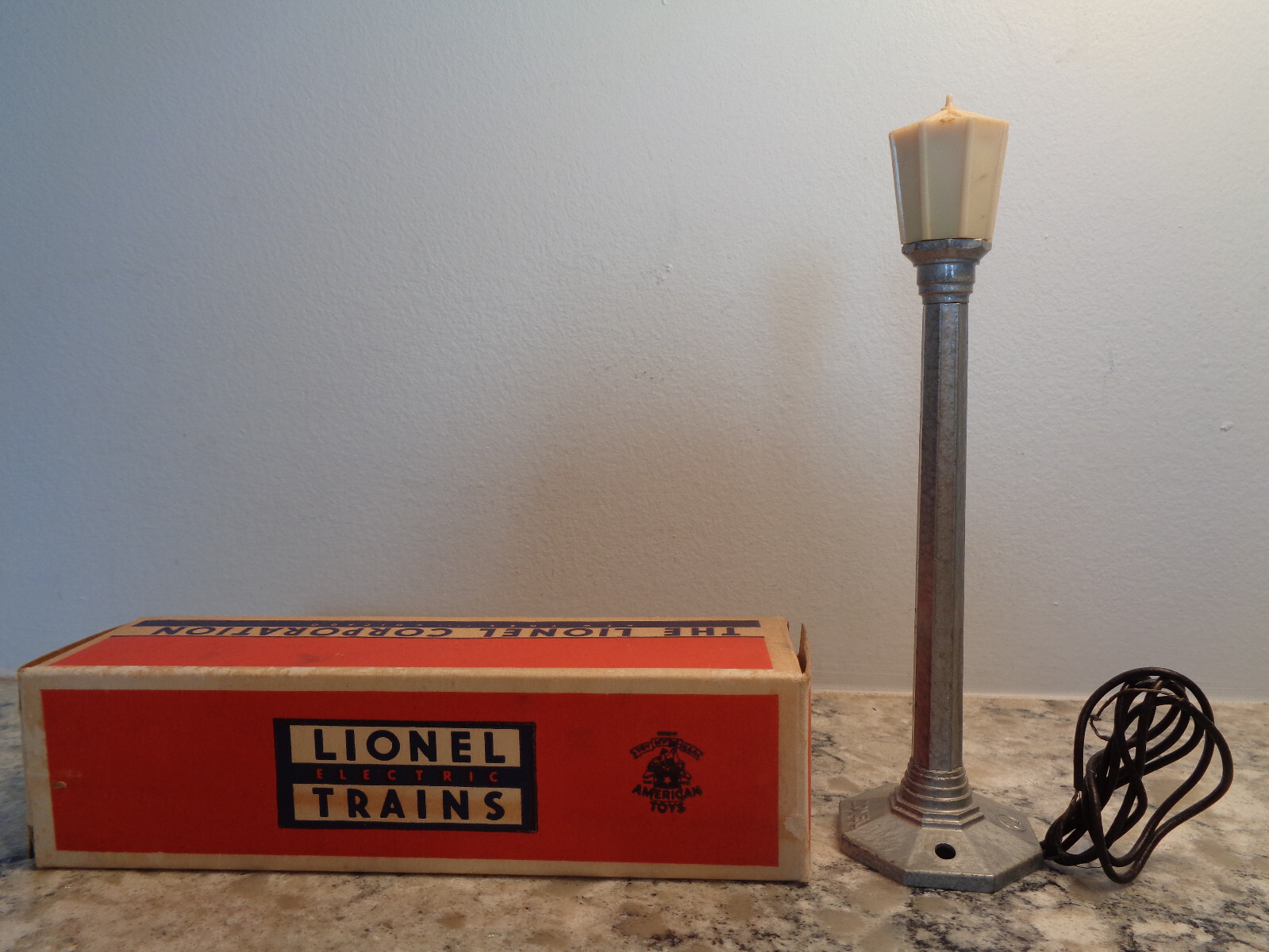 1949-59 VINTAGE LIONEL #71 METAL LAMP POSTS 6\ 1949-59 VINTAGE LIONEL #71 METAL LAMP POSTS 6\