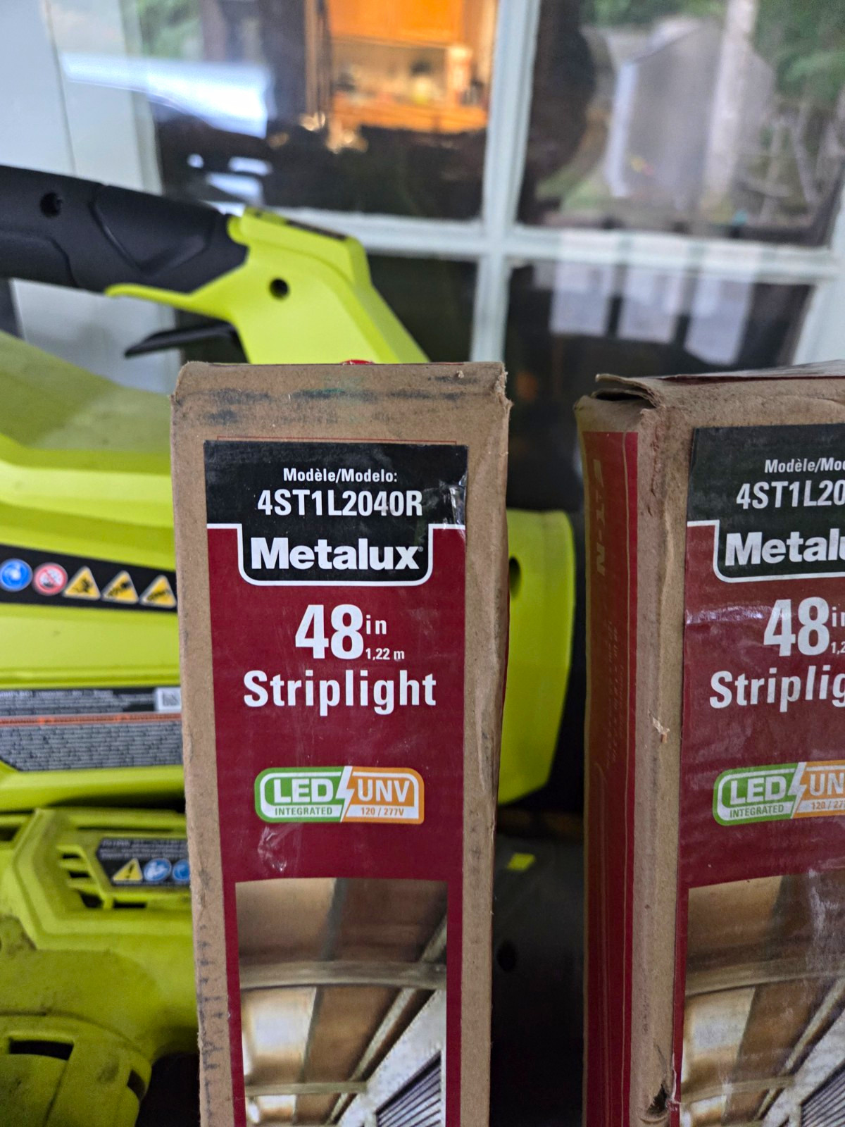New Metalux 48 in Integrated LED Striplight Linear Fixture 4ST1L2040R