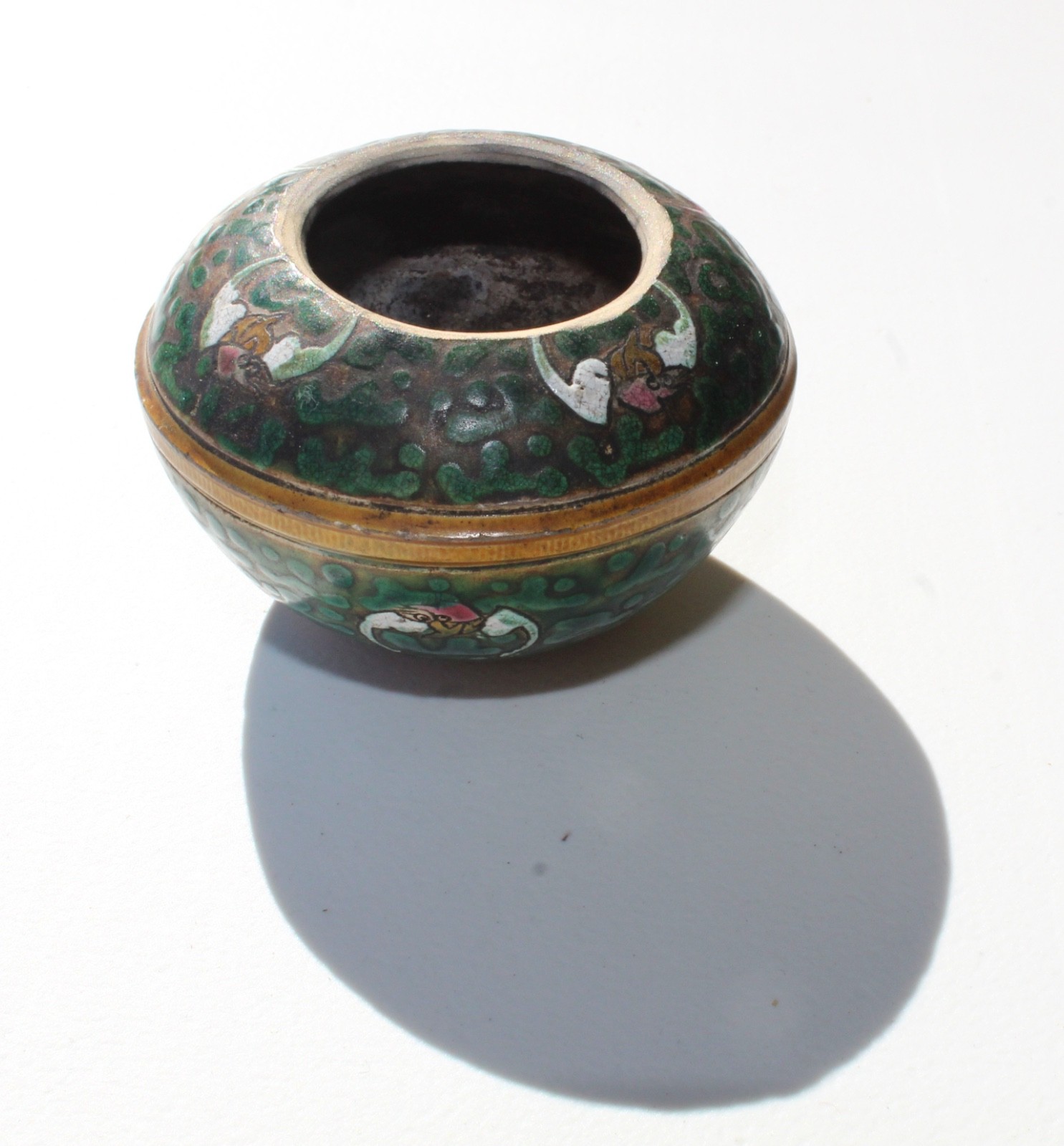 Vintage Japanese Kutani Yaki Incised Green Yellow Glazed Bat Small Pottery Pot Vintage Japanese Kutani Yaki Incised Green Yellow Glazed Bat Small Pottery Pot