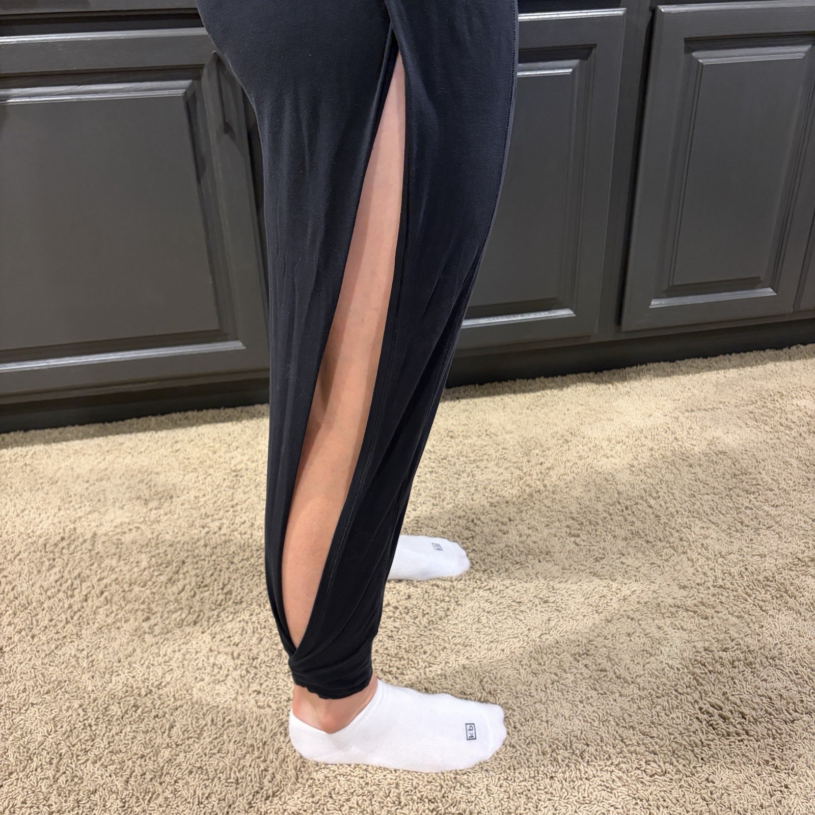 Lululemon Women’s Superb Open Slit Side Joggers Black Size 4 Lululemon Women’s Superb Open Slit Side Joggers Black Size 4
