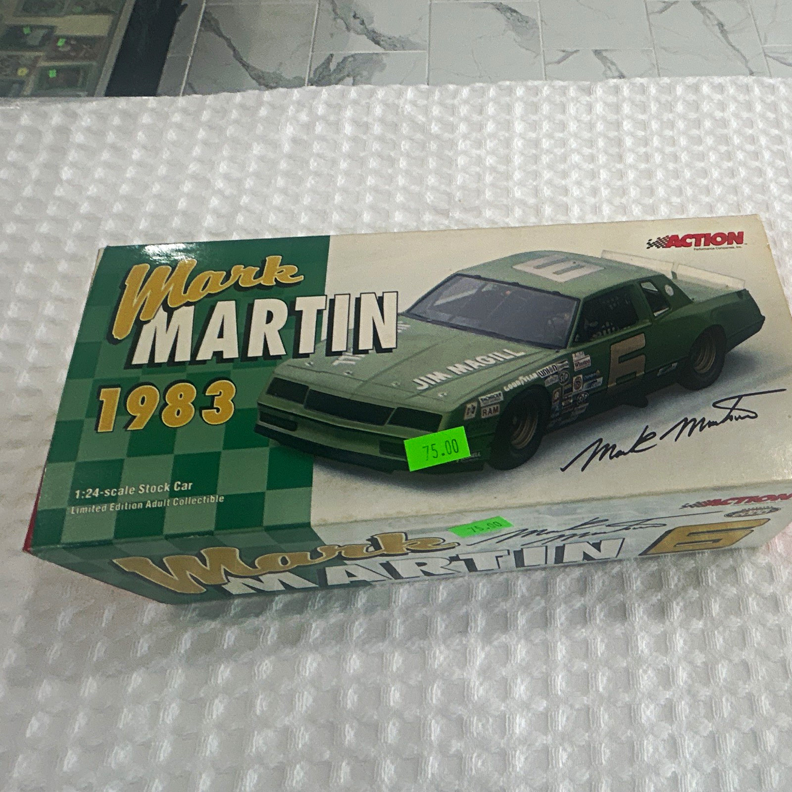 Action 1:24 Mark Martin 1983 Valvoline #5 Chevy Monte Carlo Diecast LE 1/6500 Action 1:24 Mark Martin 1983 Valvoline #5 Chevy Monte Carlo Diecast LE 1/6500