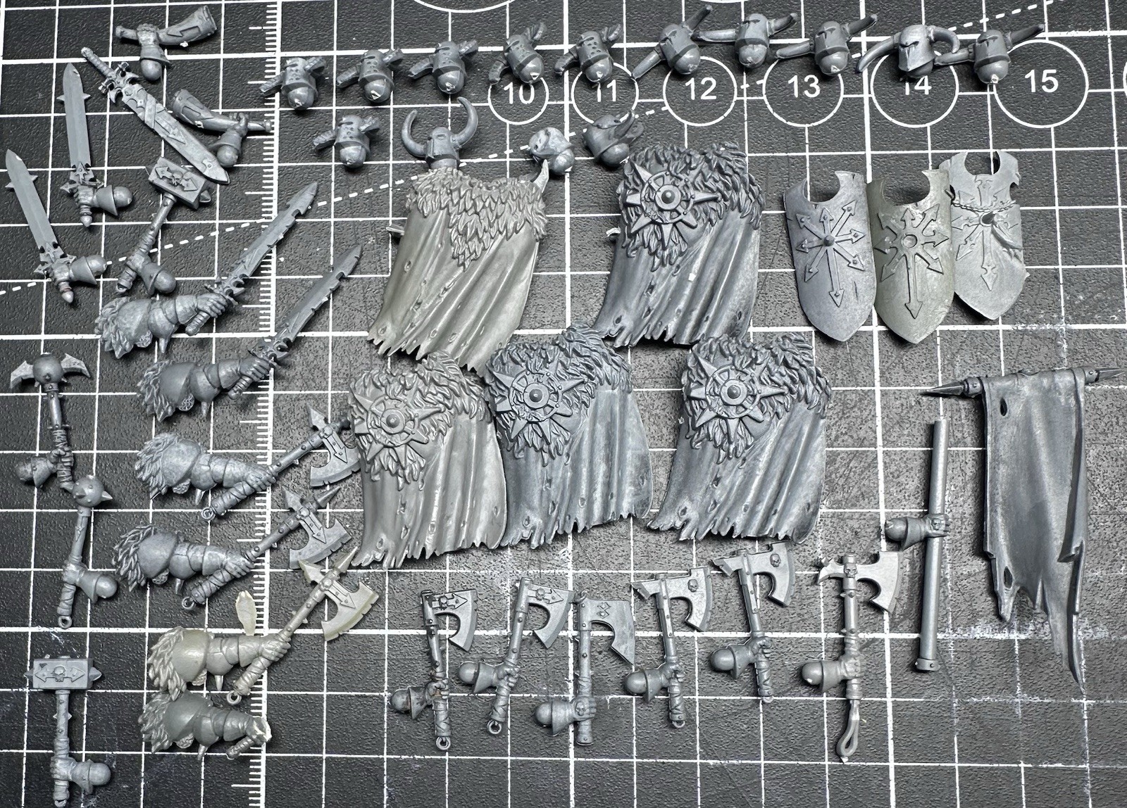 Warhammer Fantasy Chaos - Chaos Warriors Regiment Bits Lot Plastic OOP Warhammer Fantasy Chaos - Chaos Warriors Regiment Bits Lot Plastic OOP