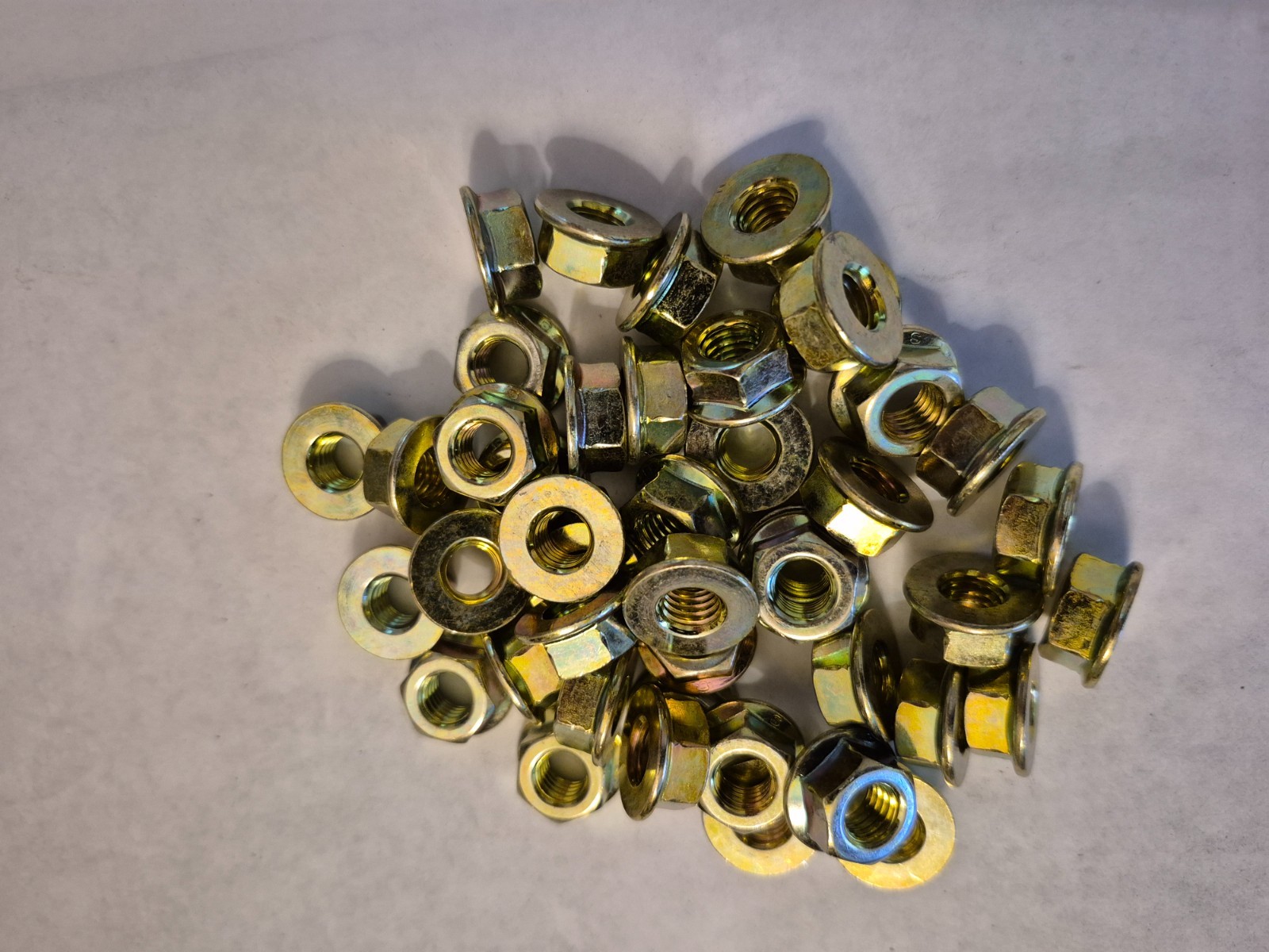 NEW M8-1.25 / 8mm Zinc Hex Non-Serrated Flange Metric Nuts -(25pcs) NEW M8-1.25 / 8mm Zinc Hex Non-Serrated Flange Metric Nuts -(25pcs)