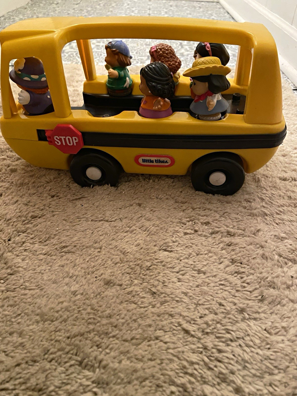 Vintage Little Tikes Toddle Tots School Bus Yellow w/ 6 Figures Stop Sign