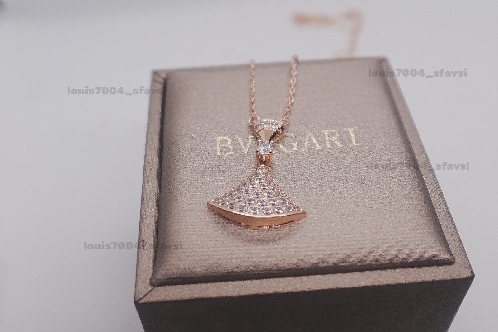 GIFT.BG.Rose Gold Diamond Diva\'sDream Pendant