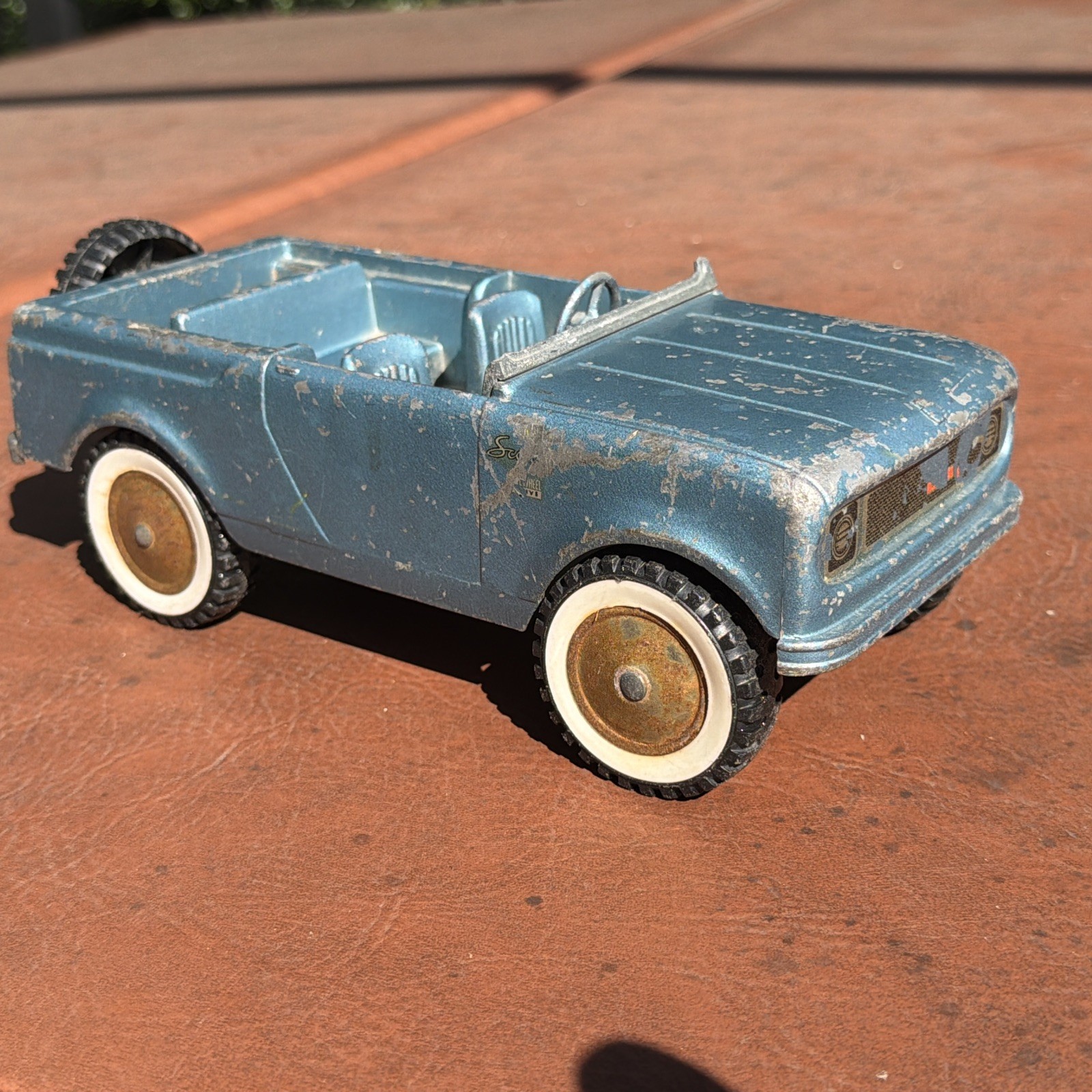ERTL International Harvester Scout ERTL International Harvester Scout