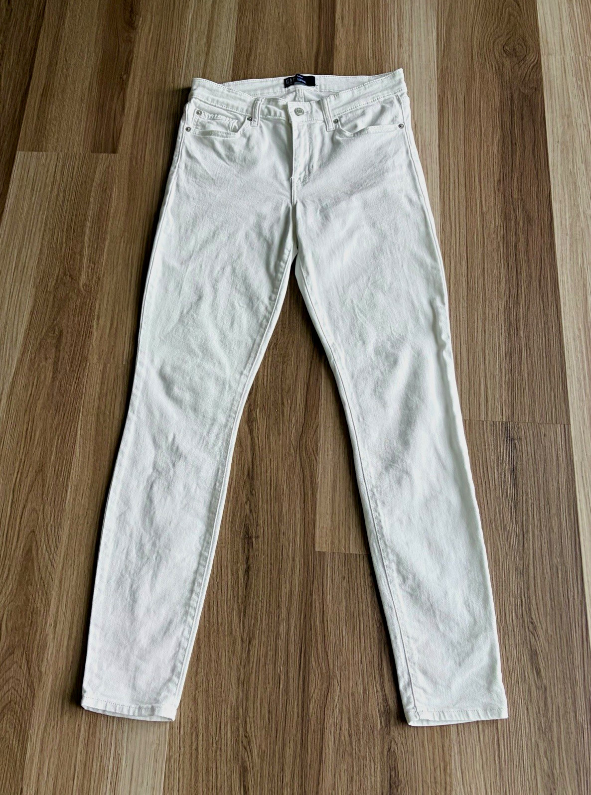 Gap Denim Legging Skimmer White Mid Rise Jeans Women’s Size 6/28 Gap Denim Legging Skimmer White Mid Rise Jeans Women’s Size 6/28