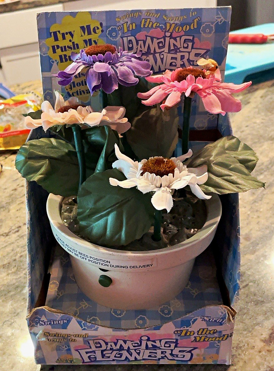 Vintage 1998 Gemmy Dancing Flowers In the Mood Musical Dancing Toy Works w/ Box Vintage 1998 Gemmy Dancing Flowers In the Mood Musical Dancing Toy Works w/ Box