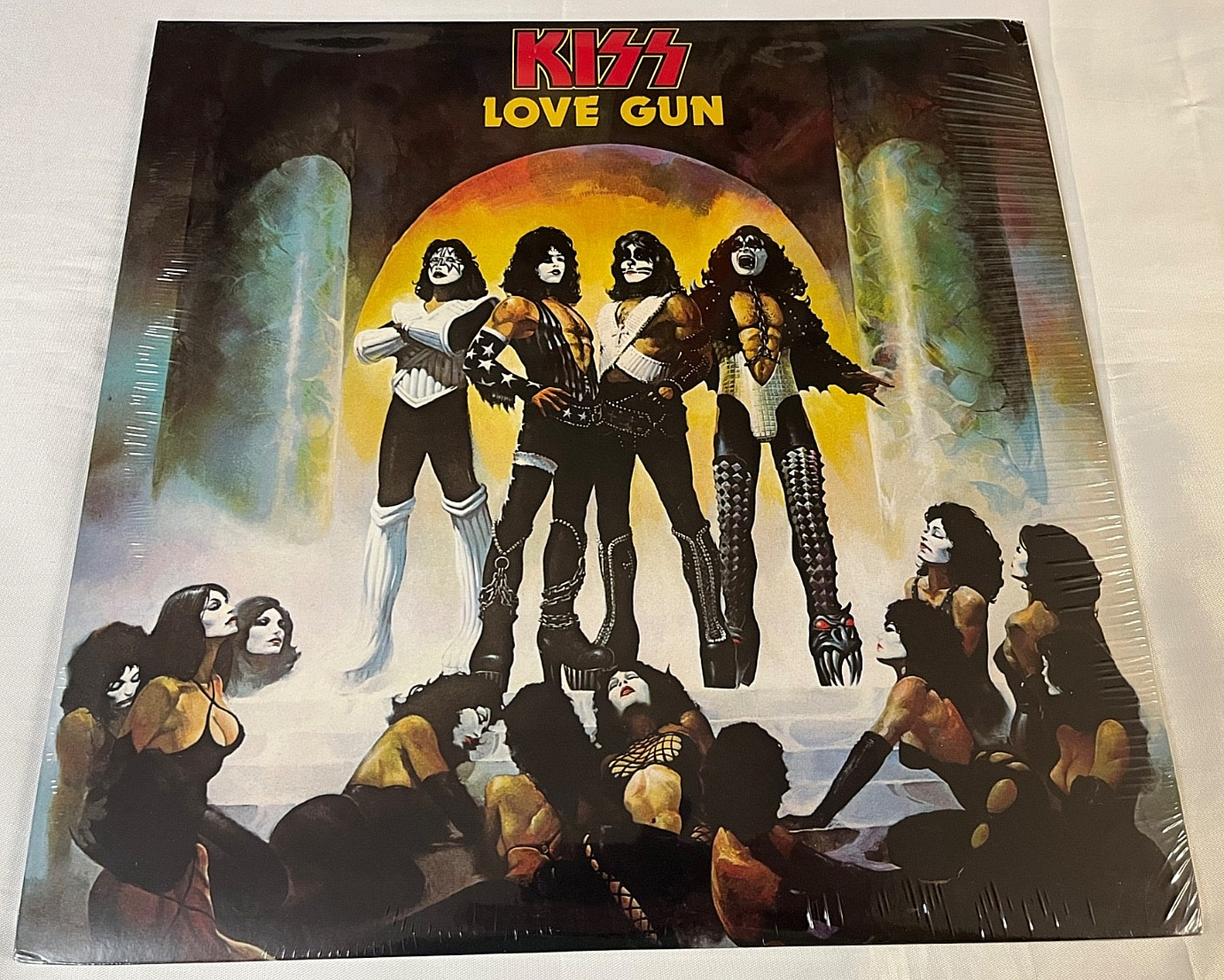 KISS - Love Gun - Vinyl LP 2014 Edition With Gun Insert Ace Peter Sealed NEW