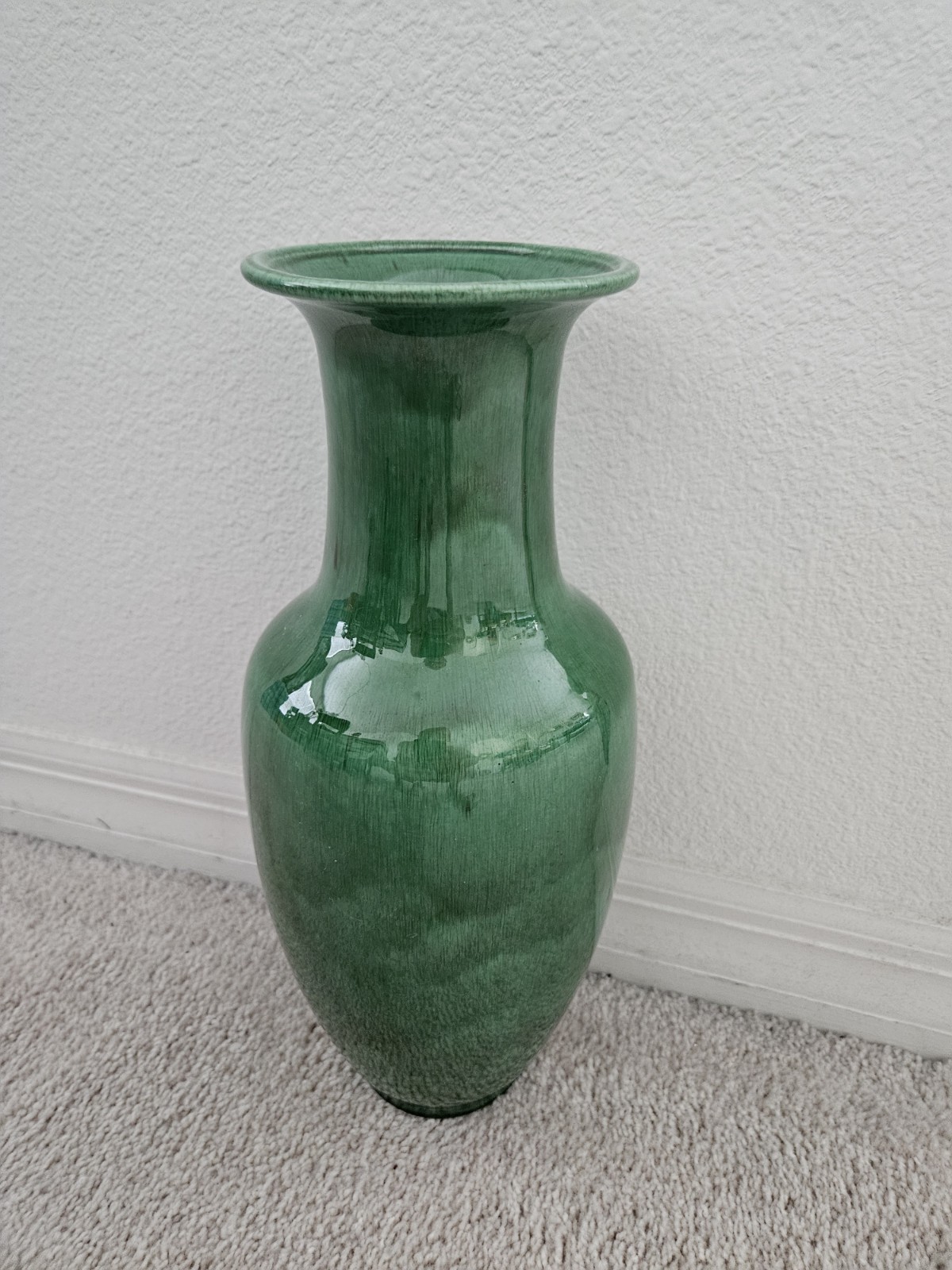 Antique Green Porcelain Vase Antique Green Porcelain Vase
