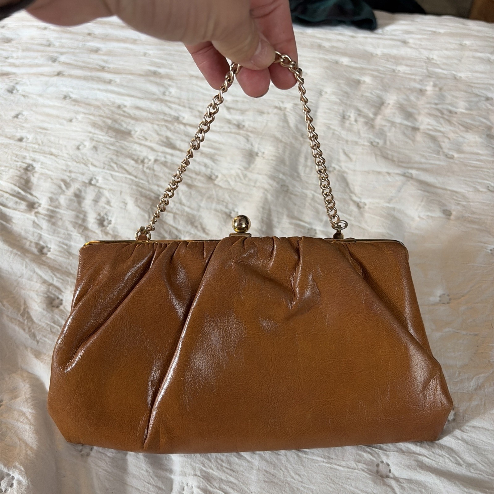 Vintage Slouchy Caramel Brown Leather Kisslock Clutch,Gold-tone Chain Strap EUC Vintage Slouchy Caramel Brown Leather Kisslock Clutch,Gold-tone Chain Strap EUC