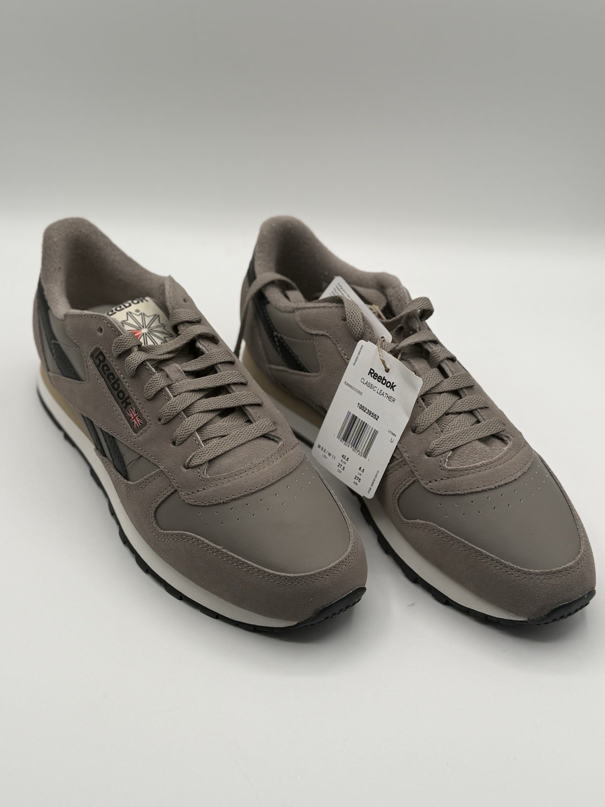 Reebok Classic Leather Men’s Gray Low Top Lace-Up Sneaker New with Box Reebok Classic Leather Men’s Gray Low Top Lace-Up Sneaker New with Box