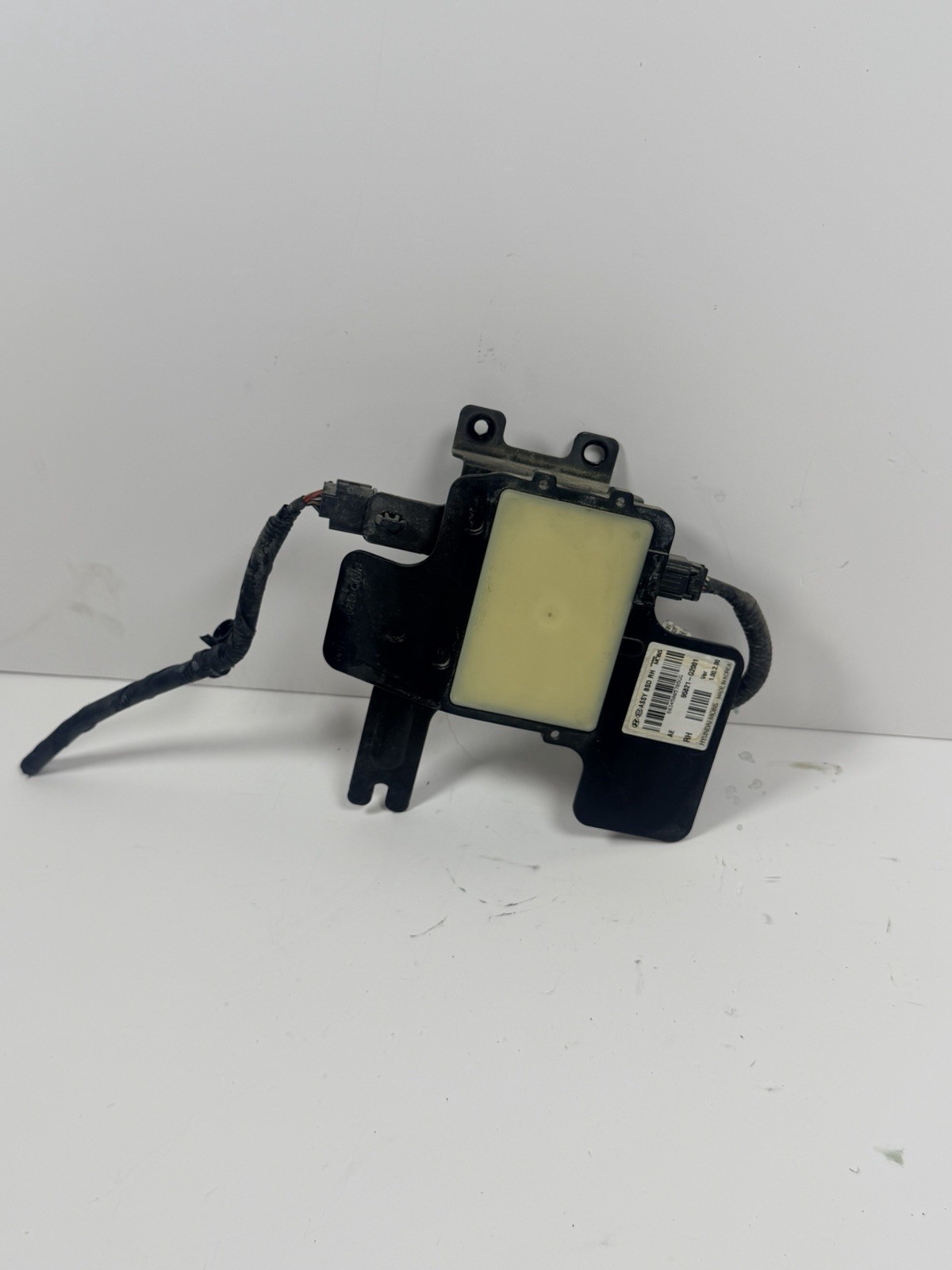 2017-2019  Hyundai Ioniq OEM Blind Spot Radar Sensor Right  95821-G2001 RH OEM
