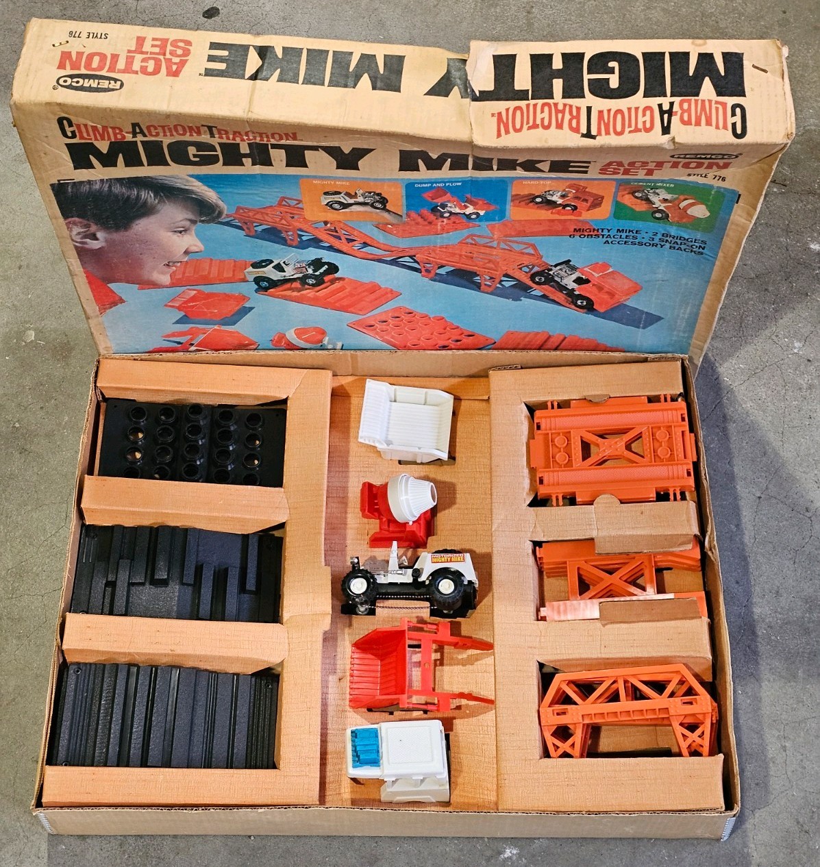 Remco 1966 Mighty Mike Action Set (Style 776) In Original Box Remco 1966 Mighty Mike Action Set (Style 776) In Original Box