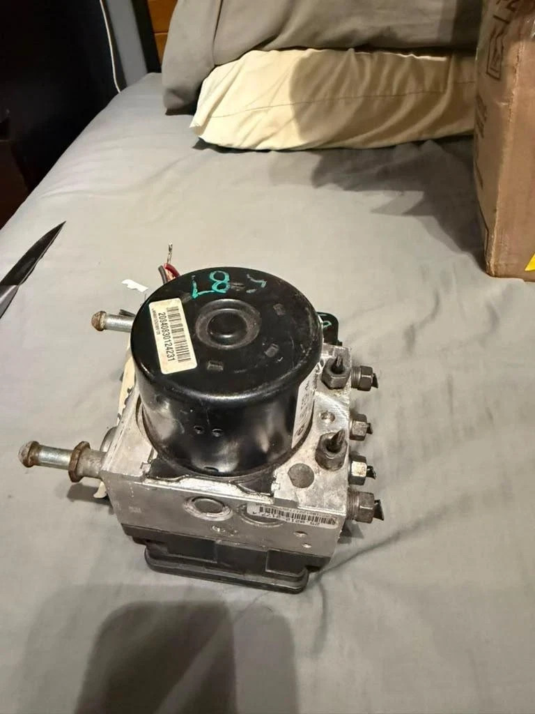2010-2013 Jeep Patriot ABS Anti Lock Brake Pump Assembly OEM w/o hill assist OEM