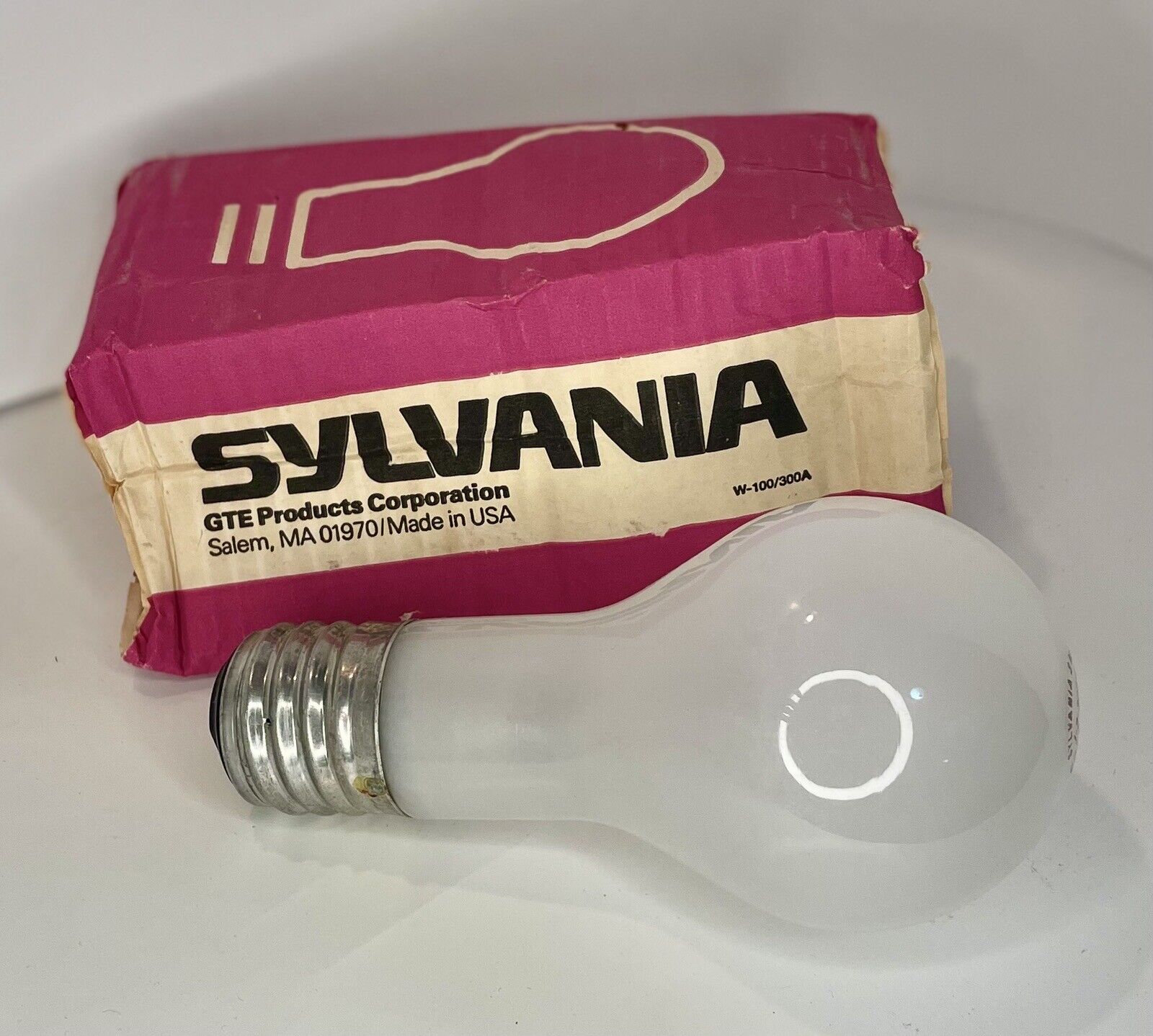 Vintage Sylvania 1-2-300w 125v 15845 PS25 3-way Incandescent Light Bulb