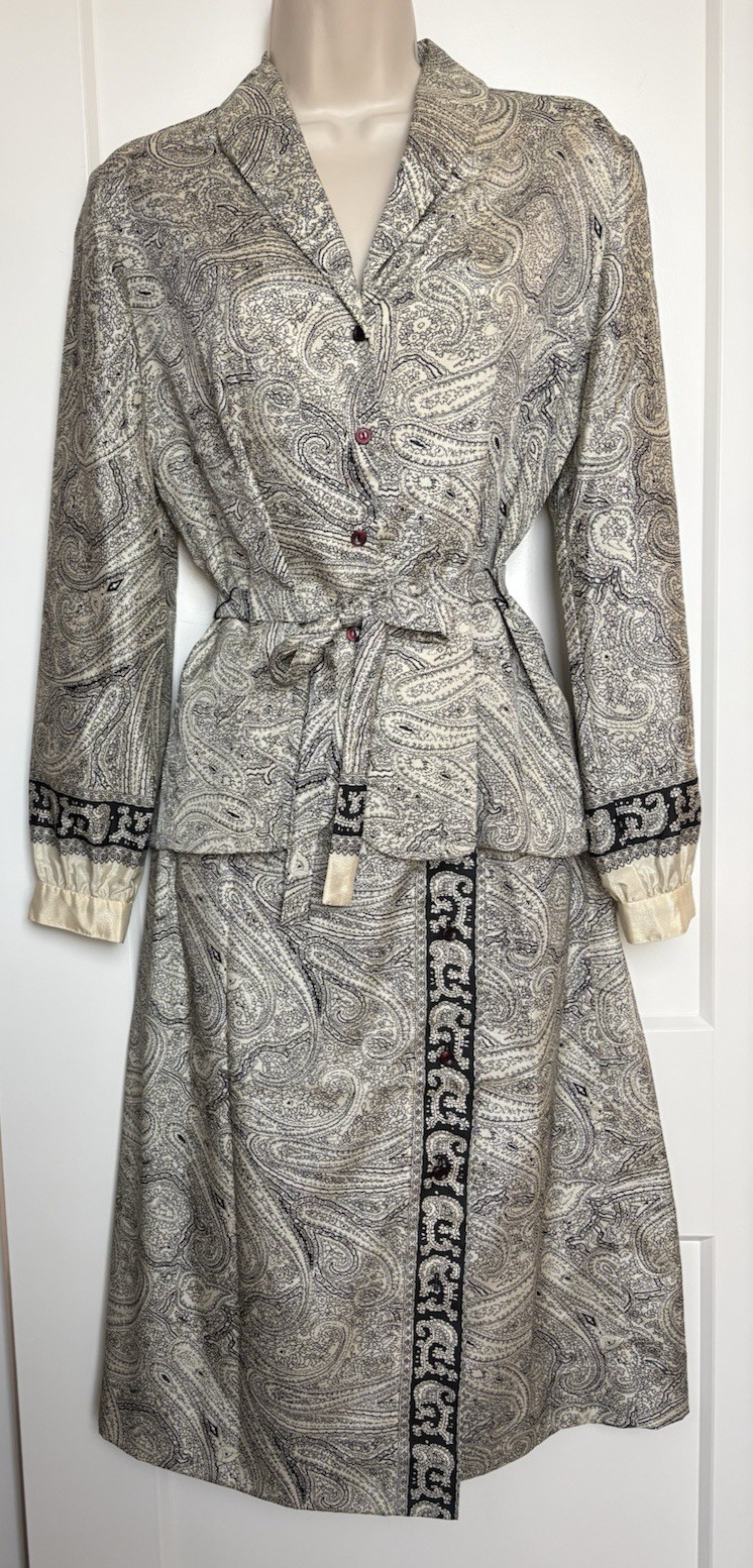 Vintage Skirt & Blouse Set Tie Belt The Wilroy Traveller NY Black & off White Vintage Skirt & Blouse Set Tie Belt The Wilroy Traveller NY Black & off White