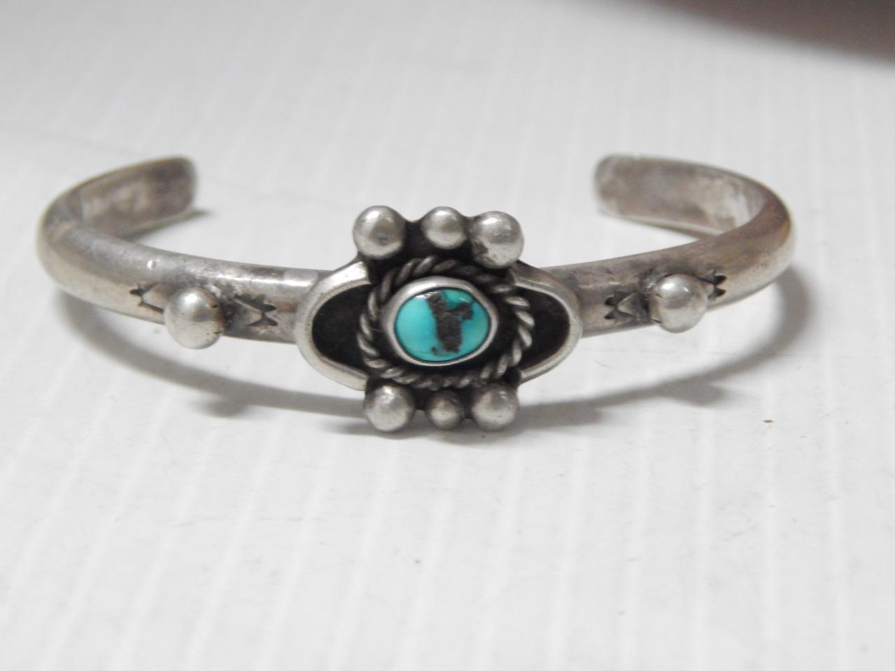 HEAVY VINTAGE NAVAJO INDIAN STERLING SILVER TURQUOISE BRACELET - RUNNING BEAR