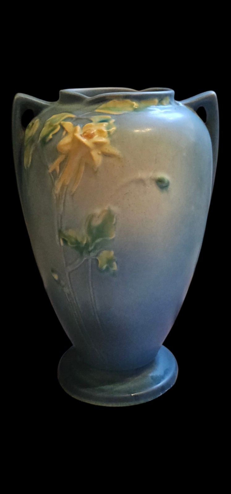 VINTAGE 1941 ROSEVILLE LARGE BLUE 2 HANDLED COLUMBINE VASE # 23-10 VINTAGE 1941 ROSEVILLE LARGE BLUE 2 HANDLED COLUMBINE VASE # 23-10