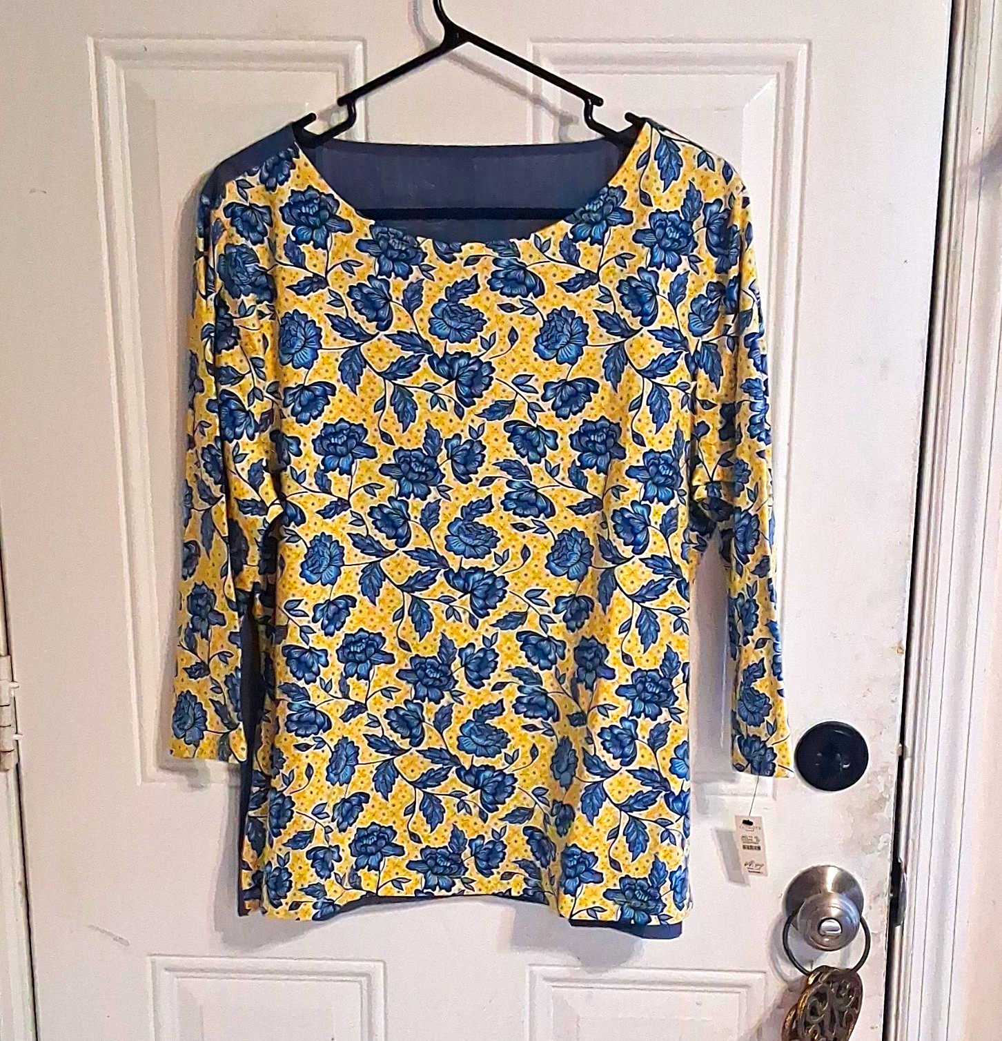 Talbots Women\'s XL Yellow/Blue Floral Scoop Neck Long Sleeve Button Back Top Talbots Women\'s XL Yellow/Blue Floral Scoop Neck Long Sleeve Button Back Top