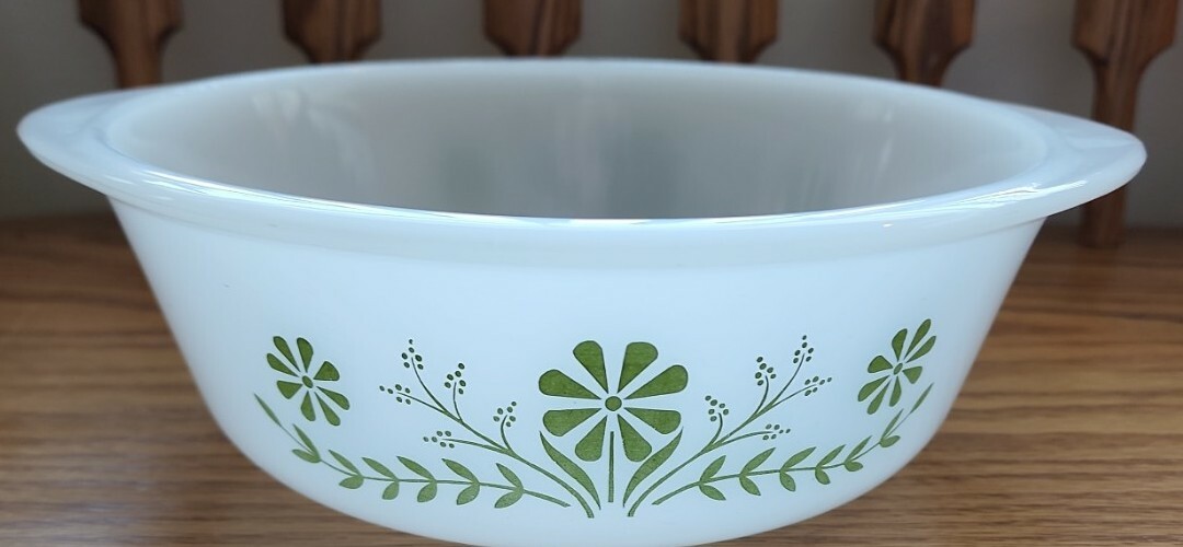 Vintage Glasbake ~ Baking Dish ~ White Green Daisies ~ J-2600 ~ 1.5 Quart