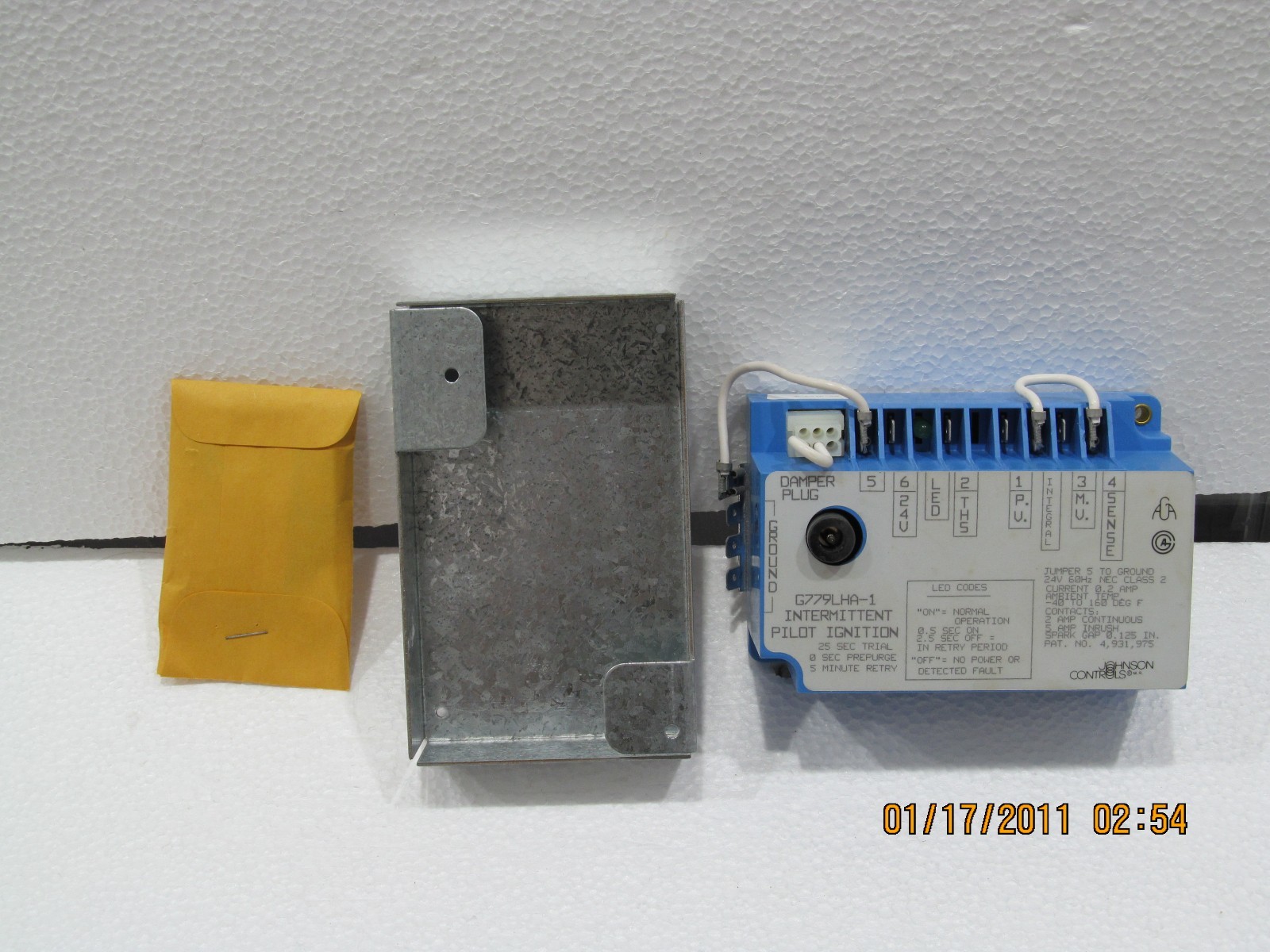 Johnson Controls G779LHA-1 Intermittent Pilot Ignition NEW Old Stock 048 Johnson Controls G779LHA-1 Intermittent Pilot Ignition NEW Old Stock 048