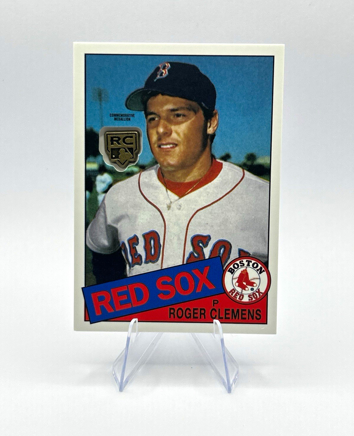 Topps 2020 Roger Clemens Red Sox RC Retro Medallion #RCR-RC Topps 2020 Roger Clemens Red Sox RC Retro Medallion #RCR-RC