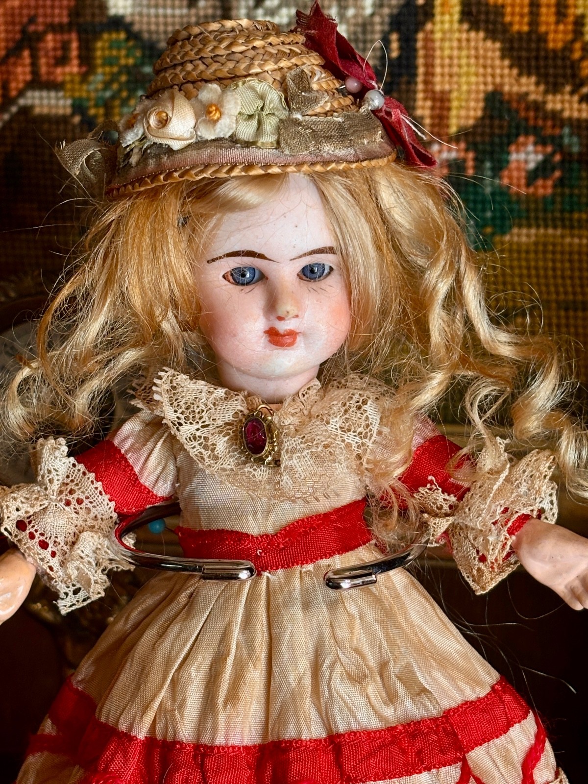 Antique French Bébé Denamur  ED Bisque Head Doll Blue Eyes 21 cm 7,6\