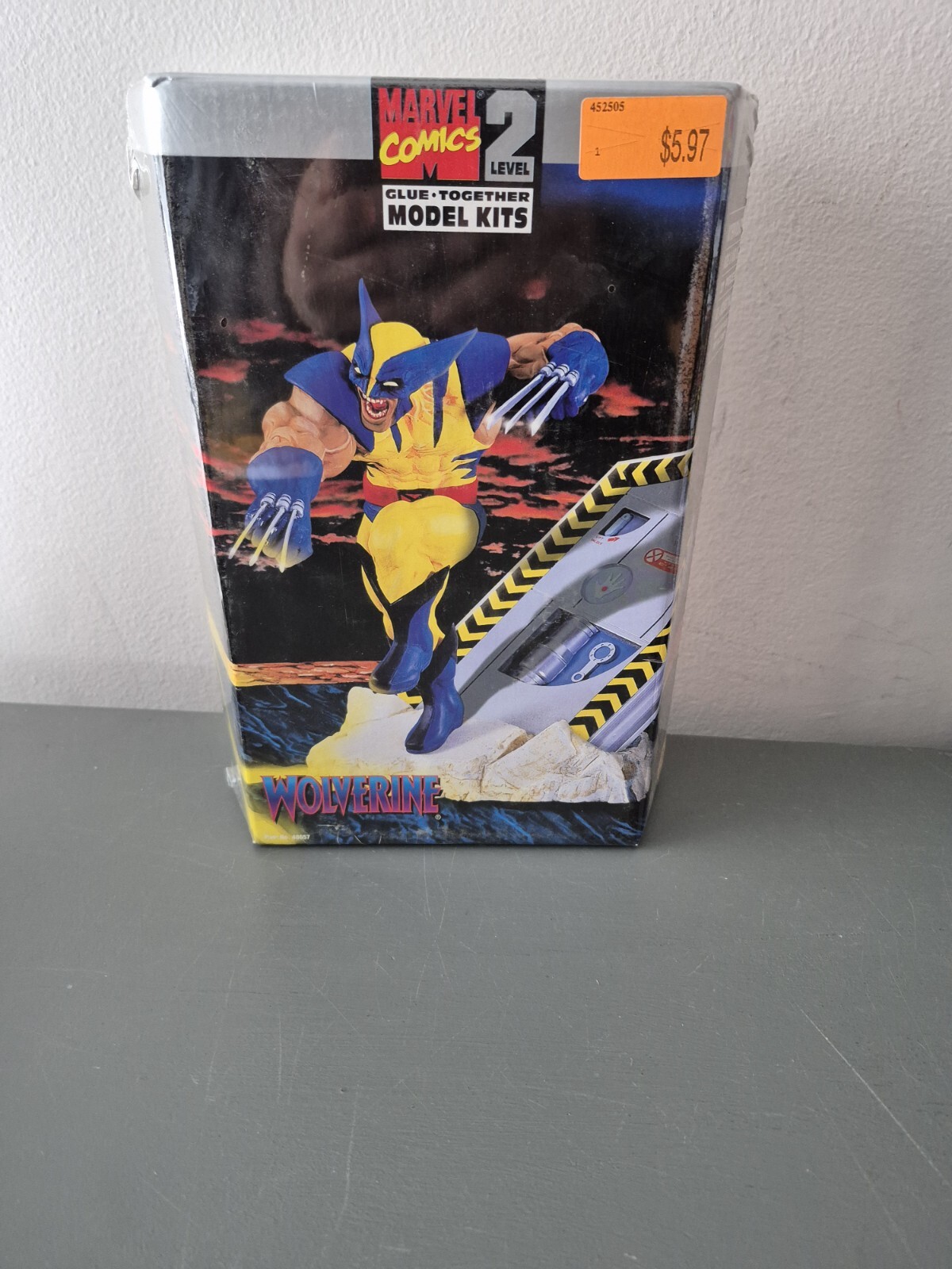 X-MEN WOLVERINE  MODEL KIT - 6 1/2