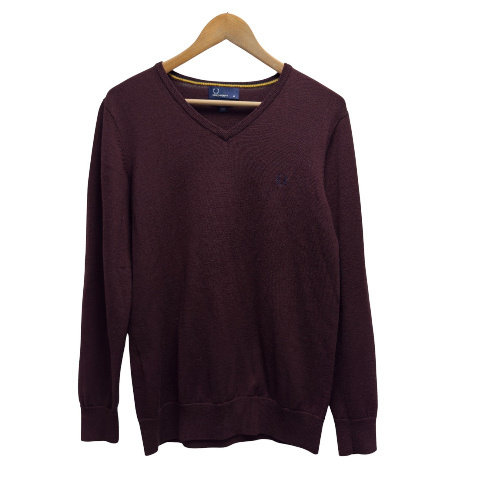Fred Perry Men\'s Size Medium Burgundy Red V-Neck 100% Merino Wool Sweater euc Fred Perry Men\'s Size Medium Burgundy Red V-Neck 100% Merino Wool Sweater euc