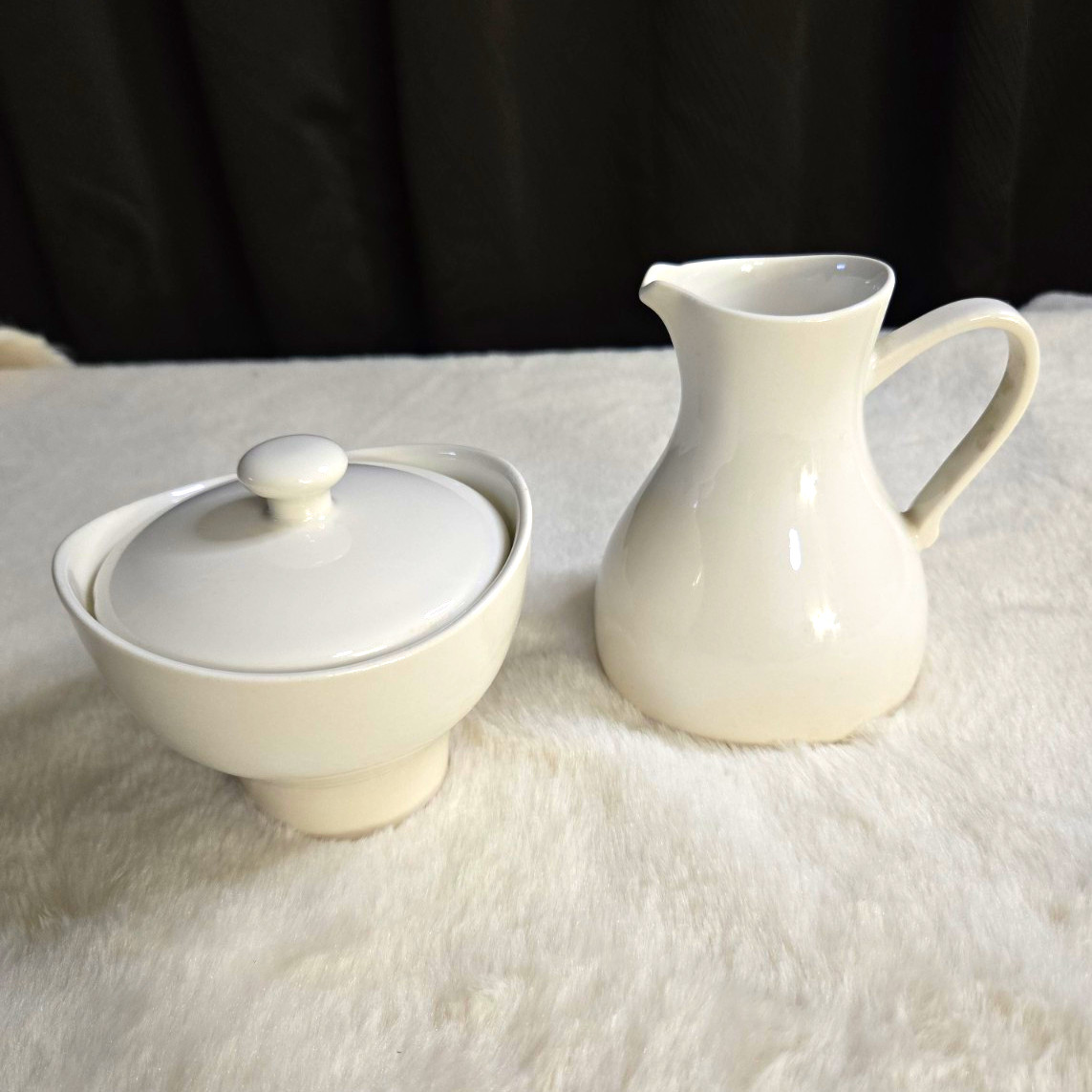 Vintage Hall Pottery White Ceramic Creamer & Sugar Set 3pc w/ Lid, Handles Vintage Hall Pottery White Ceramic Creamer & Sugar Set 3pc w/ Lid, Handles