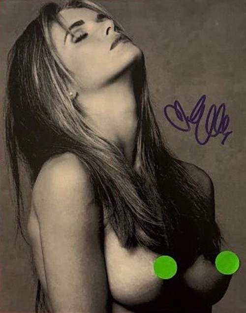 ELLE MACPHERSON / MODEL / ACTRESS / PRODUCER , SIGNED 8 X 10 B/W PHOTO