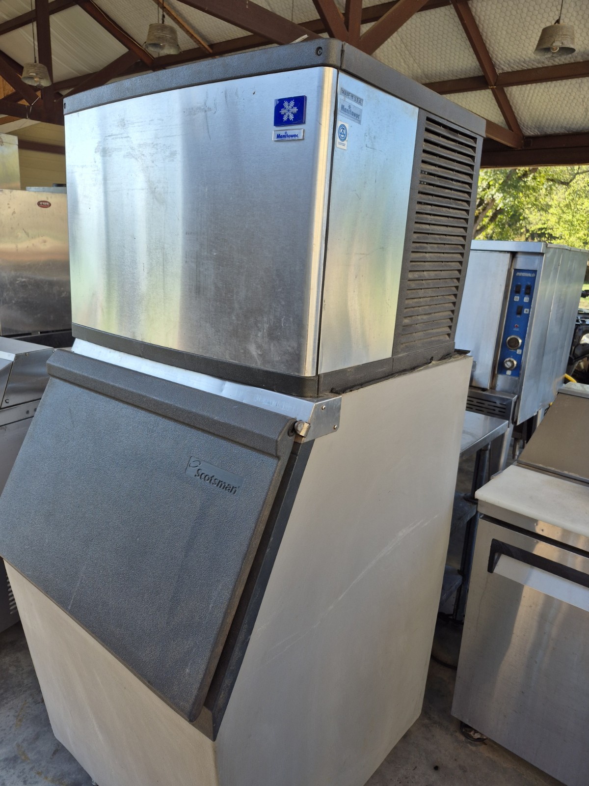 Manitowoc/Scotsman Commercial Ice Machine Model# QD0602A Good Condition Manitowoc/Scotsman Commercial Ice Machine Model# QD0602A Good Condition
