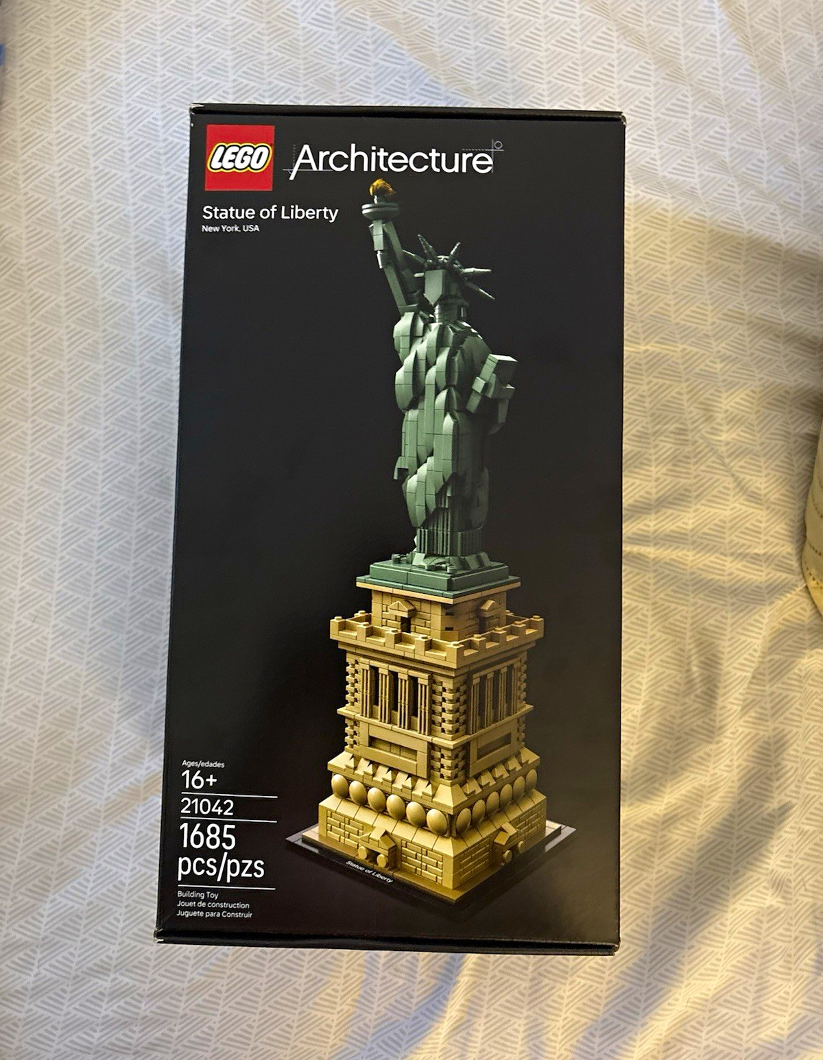LEGO Architecture Statue of Liberty 21042 Complete Set 1685 pcs 16+ RETIRED SET LEGO Architecture Statue of Liberty 21042 Complete Set 1685 pcs 16+ RETIRED SET