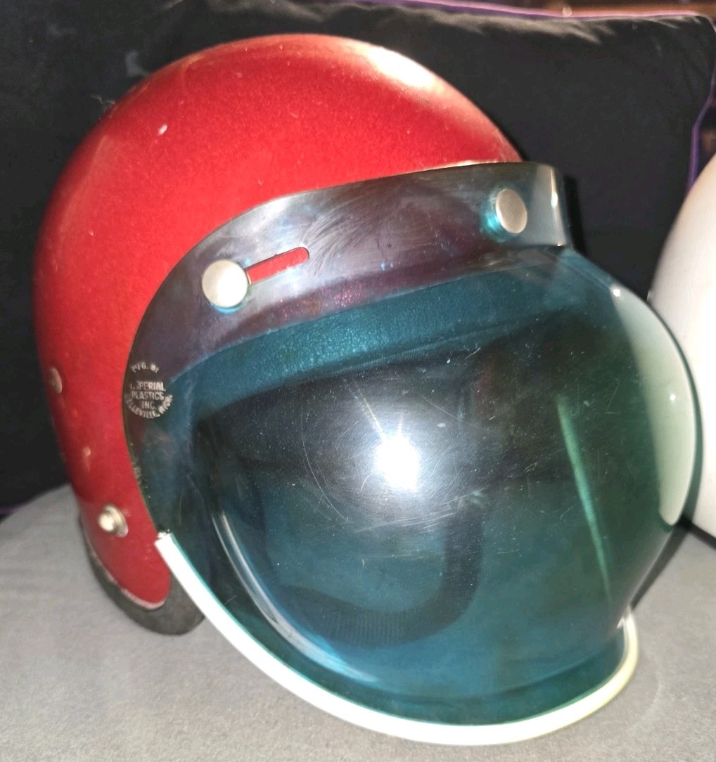 2 VINTAGE MOTORCYCLE HELMETS BLUE BUBBLE W GLITTER RED L & White L 1970s 2 VINTAGE MOTORCYCLE HELMETS BLUE BUBBLE W GLITTER RED L & White L 1970s