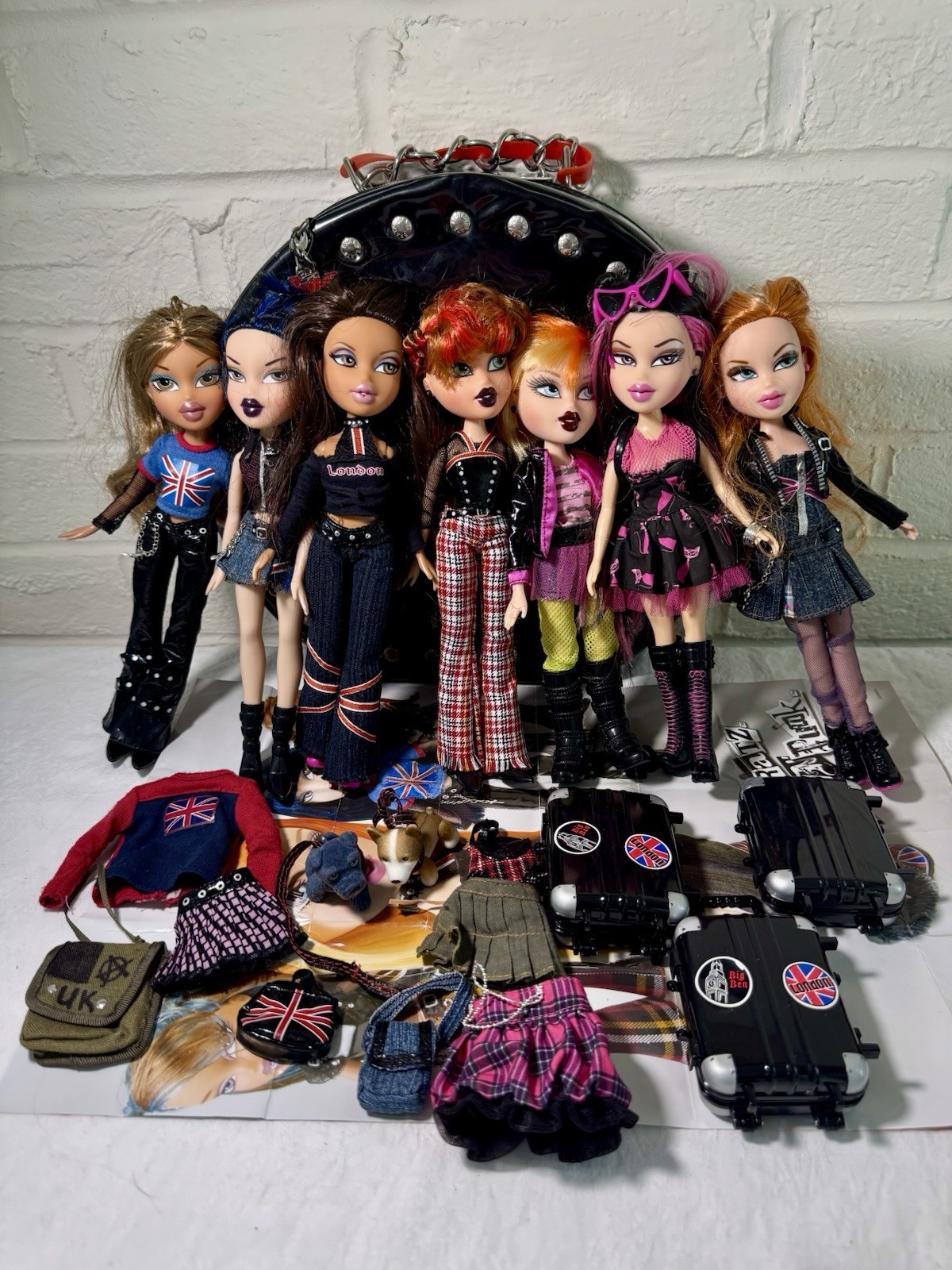 HUGE LOT Vintage 2001 BRATZ PUNKZ 7 Dolls Case Poster Clothes Suitcases Dogs Y2K