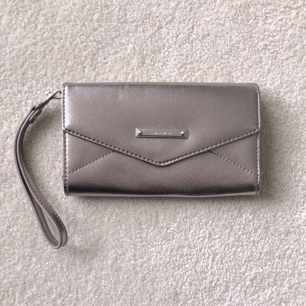 Nine West wristlet Nine West wristlet