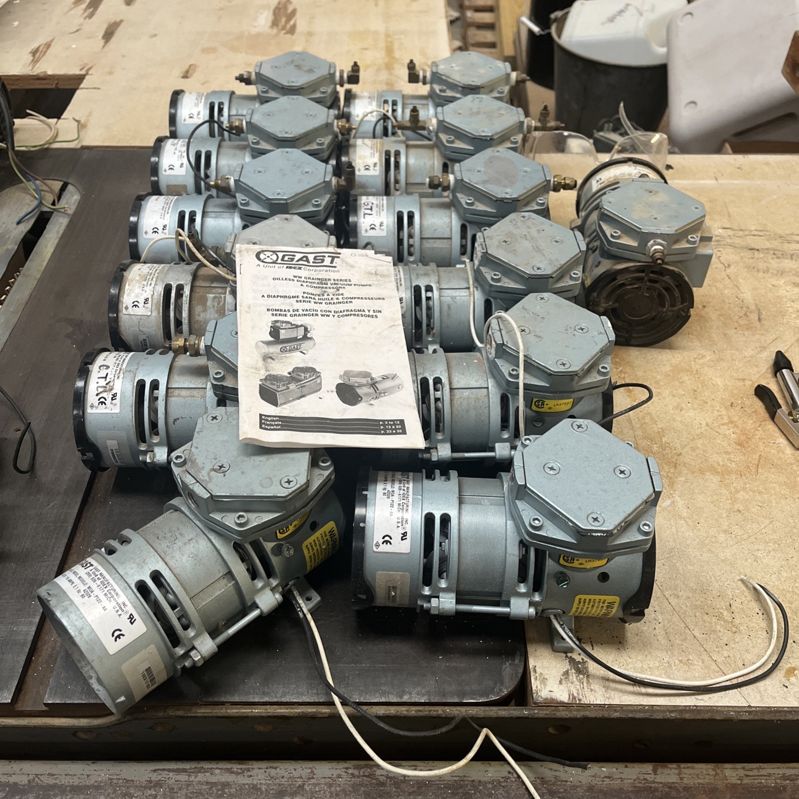 GAST MANUFACTURING MOA-p122-AA 4z026 115 v 2.1 amps 60 hz used GAST MANUFACTURING MOA-p122-AA 4z026 115 v 2.1 amps 60 hz used