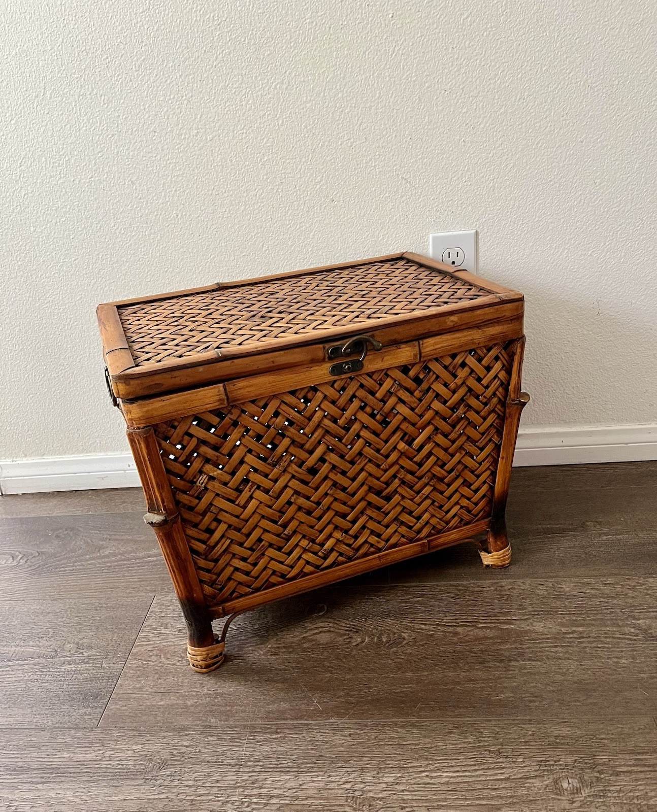 Vintage Faux Bamboo And Woven Rattan Lidded Storage Chest/trunk