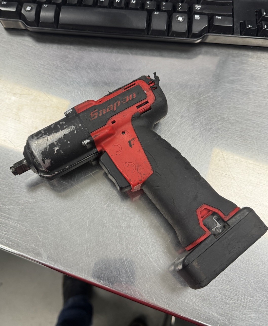 Snap-on Cordless Battery Impact Wrench Tool Only Red/Black 1pc Set Snap-on Cordless Battery Impact Wrench Tool Only Red/Black 1pc Set