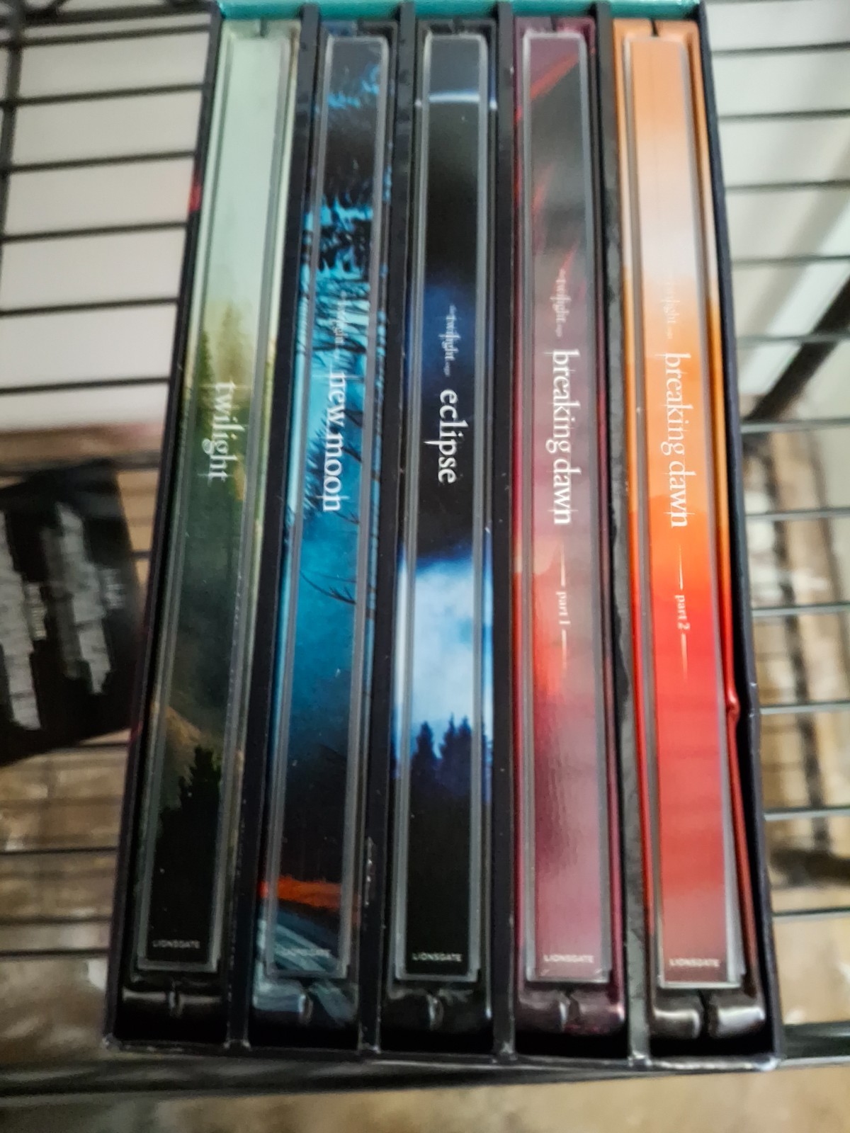 THE TWILIGHT SAGA: THE COMPLETE COLLECTION 4K 5-FILM STEELBOOK® SET - OPEN WRAP THE TWILIGHT SAGA: THE COMPLETE COLLECTION 4K 5-FILM STEELBOOK® SET - OPEN WRAP