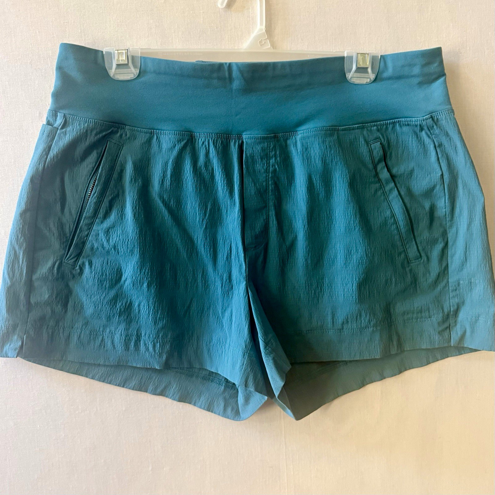 Athleta Trekki North Short Women’s S Blue Solid Stretch Pockets Hiking Walking Athleta Trekki North Short Women’s S Blue Solid Stretch Pockets Hiking Walking