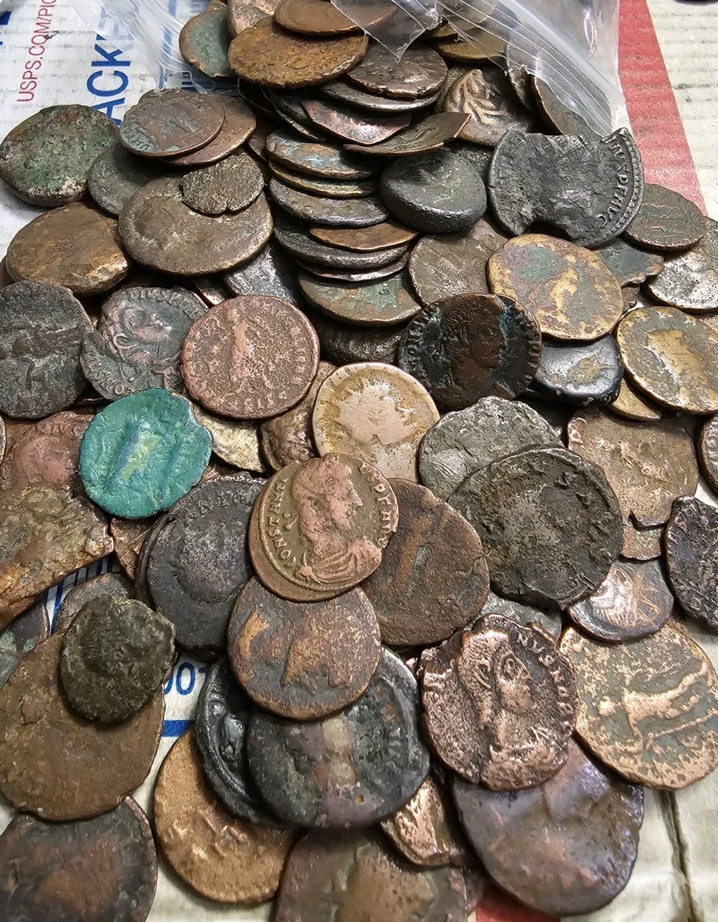 ONE (1) RANDOM ANCIENT ROMAN COIN LOW GRADE 200-500 AD BRONZE AE Greek Byzantine ONE (1) RANDOM ANCIENT ROMAN COIN LOW GRADE 200-500 AD BRONZE AE Greek Byzantine