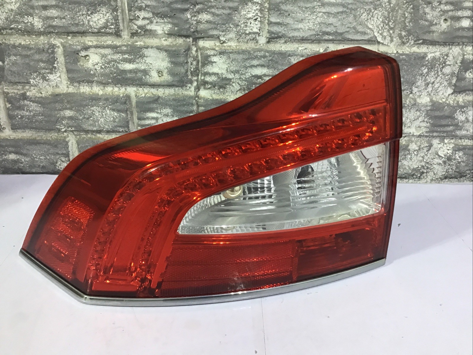 2014-2016 Volvo S80, S 80, S-80 Tail Light Left (driver Side) OEM, COMPLETE 2014-2016 Volvo S80, S 80, S-80 Tail Light Left (driver Side) OEM, COMPLETE