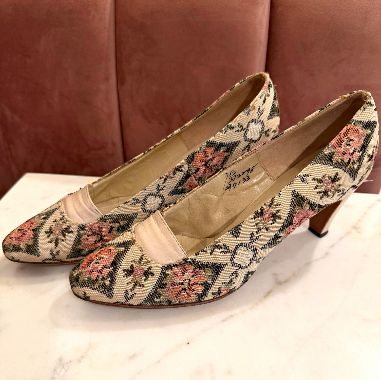 Vintage 1960s Andrew Geller Floral Brocade Tapestry Pumps Heels 7.5 Narrow Vintage 1960s Andrew Geller Floral Brocade Tapestry Pumps Heels 7.5 Narrow