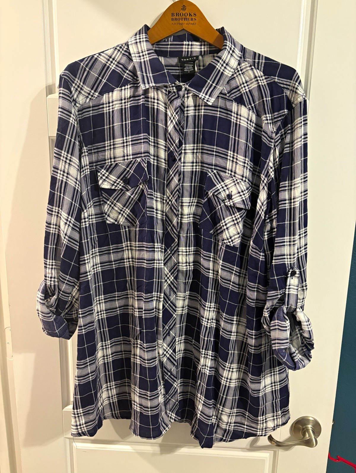 Torrid Women\'s Plus 3X Blue/White Plaid Rayon Roll Tab Long Sleeve Button-Up Torrid Women\'s Plus 3X Blue/White Plaid Rayon Roll Tab Long Sleeve Button-Up