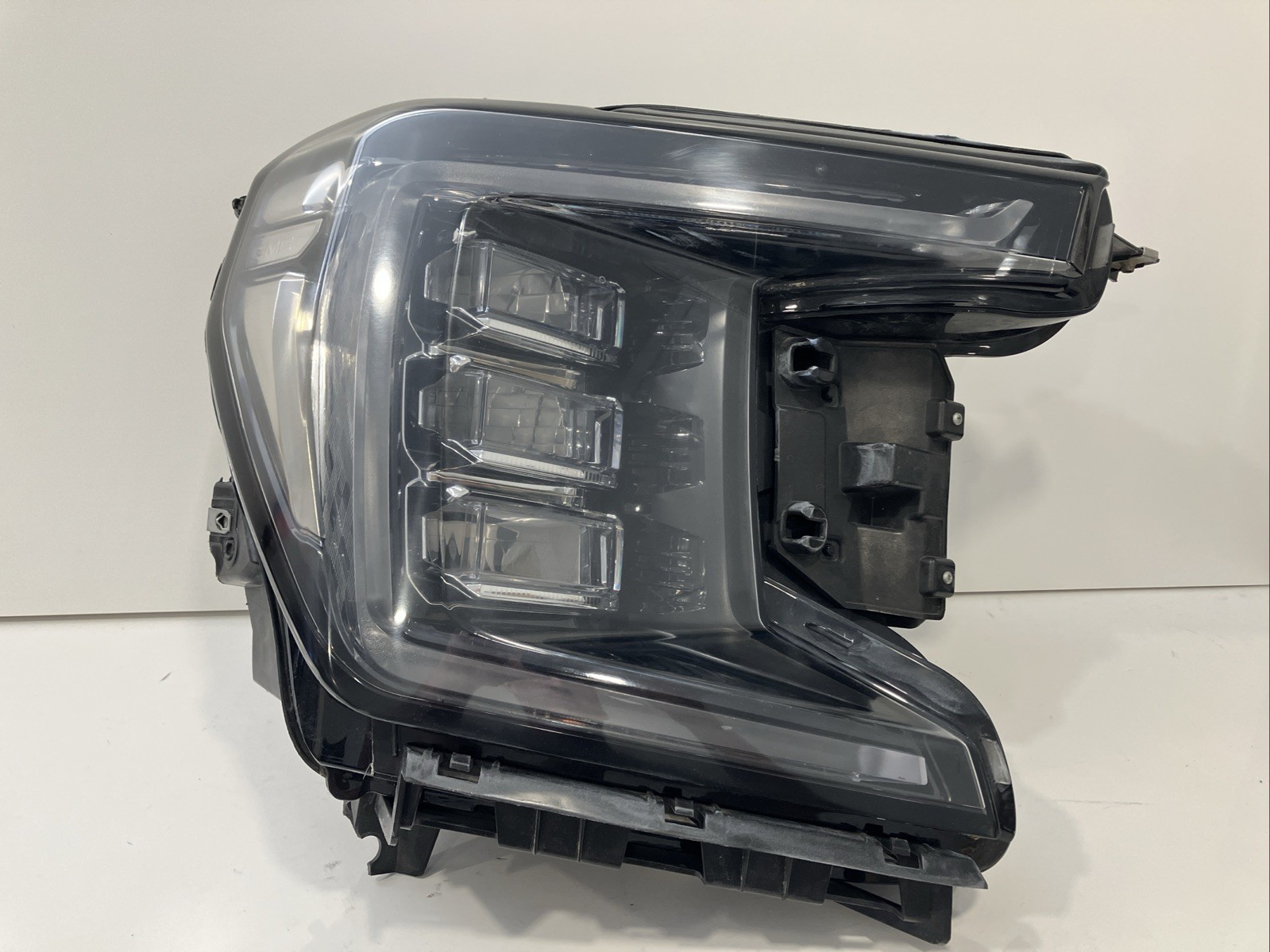 2021 - 2024 GMC Yukon Denali Passenger Right FULL LED Headlight OEM 3122 2021 - 2024 GMC Yukon Denali Passenger Right FULL LED Headlight OEM 3122