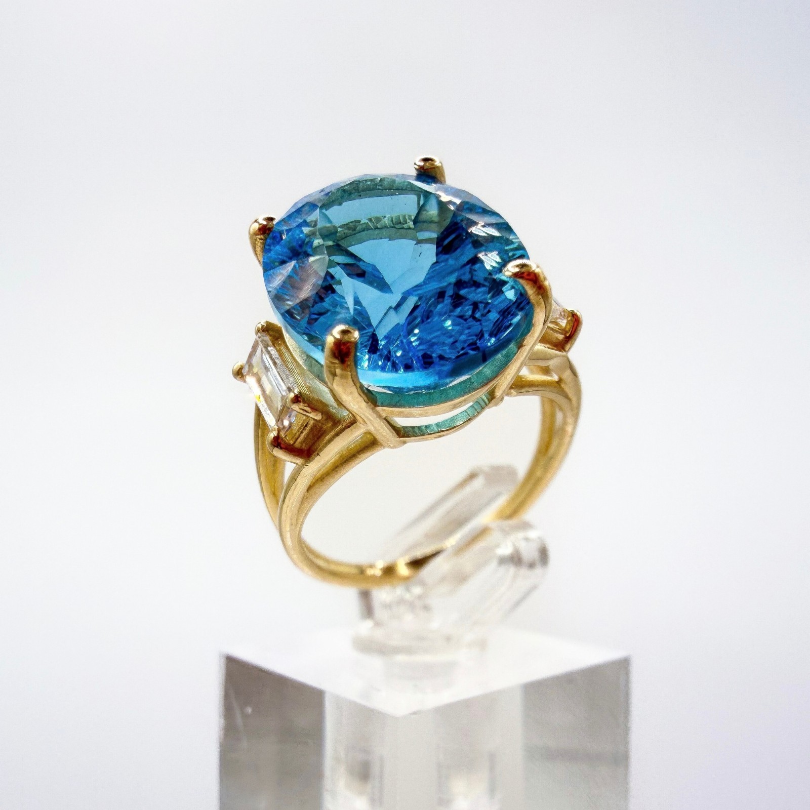 10K Yellow Gold 8.60 Ct Blue Topaz Lab Diamond Accent Cocktail Ring 5.5