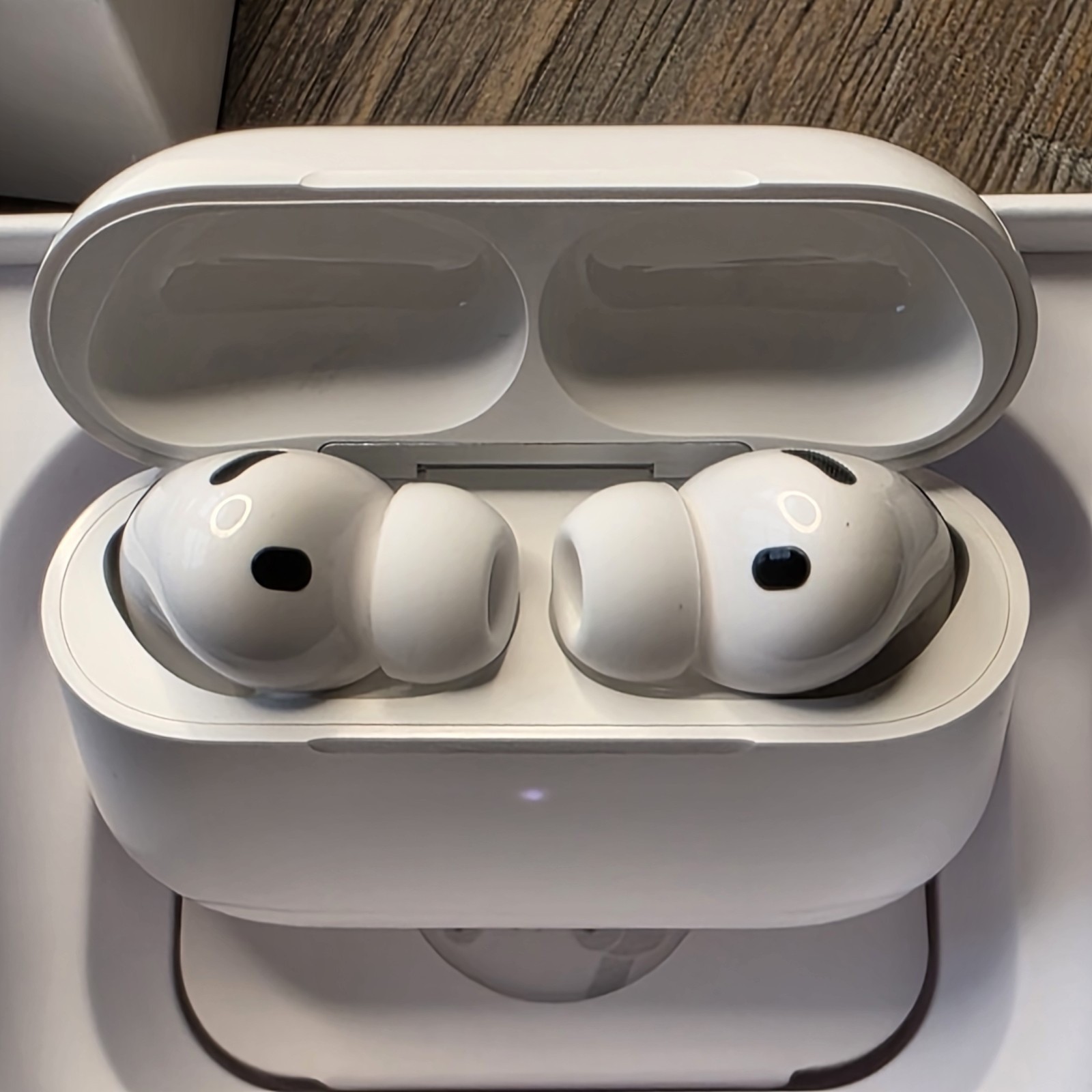 Apple AirPods Pro 3 Used with MagSafe Wireless Case White ANC X2 Apple AirPods Pro 3 Used with MagSafe Wireless Case White ANC X2