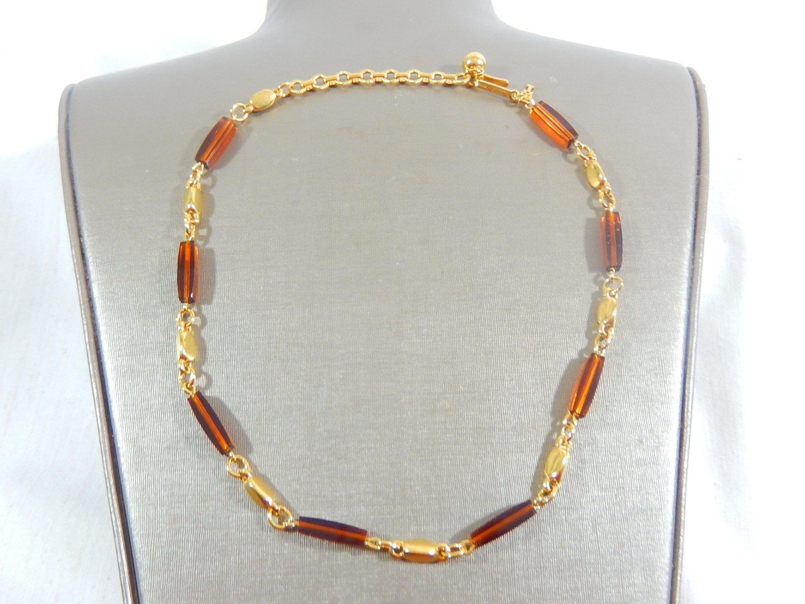 VTG 60's TRIFARI MINIMALIST AMBER LUCITE STATIONS GOLD TONE 15.5
